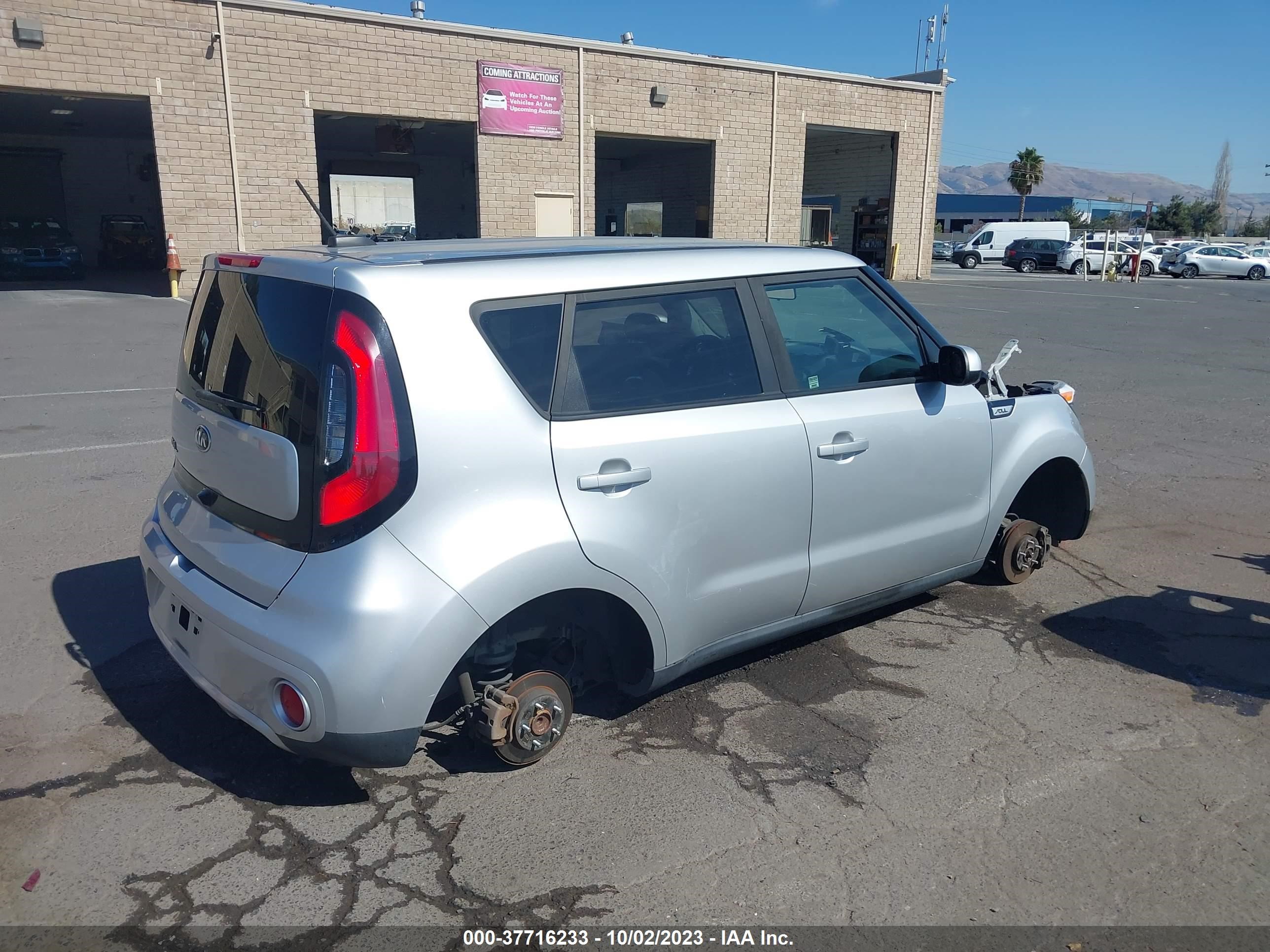 Photo 3 VIN: KNDJP3A59J7529550 - KIA SOUL 