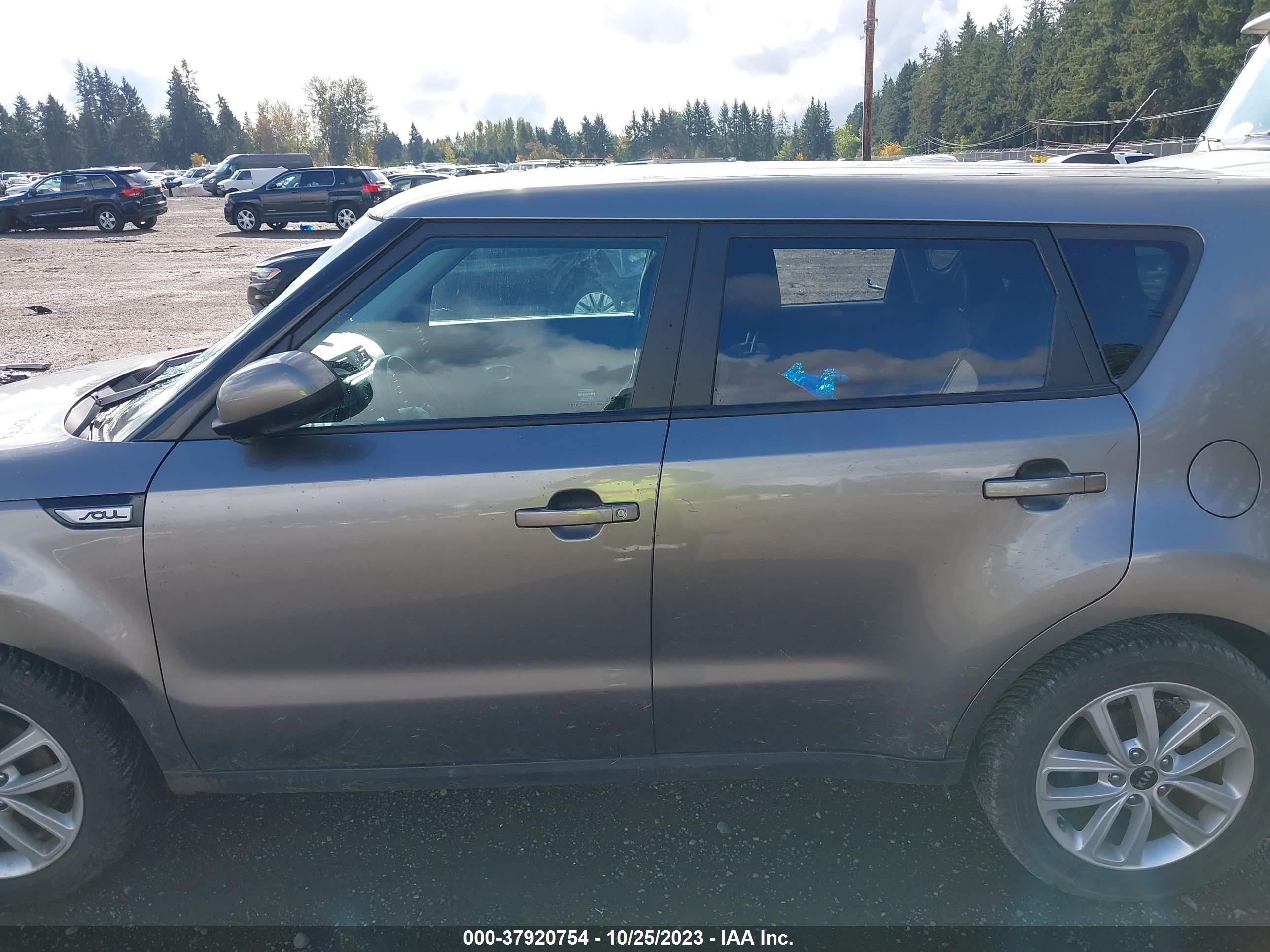 Photo 12 VIN: KNDJP3A59J7545439 - KIA SOUL 