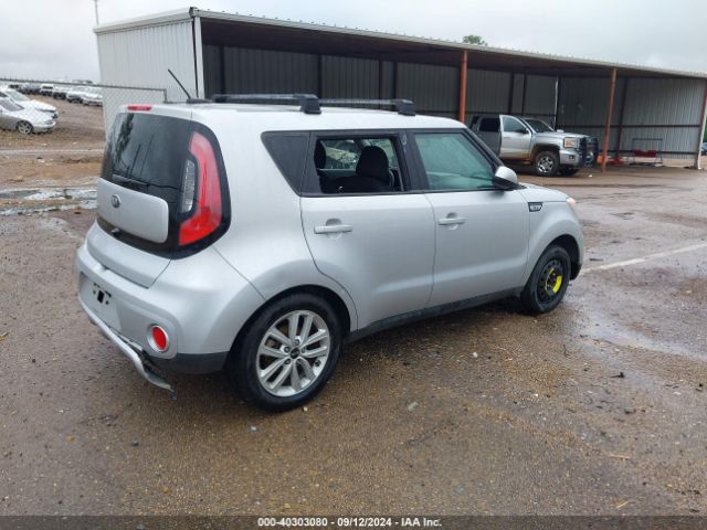 Photo 3 VIN: KNDJP3A59J7556991 - KIA SOUL 