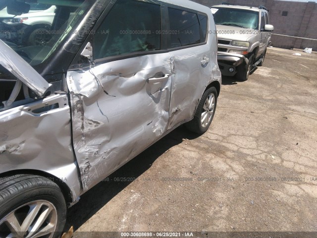 Photo 5 VIN: KNDJP3A5XH7438166 - KIA SOUL 