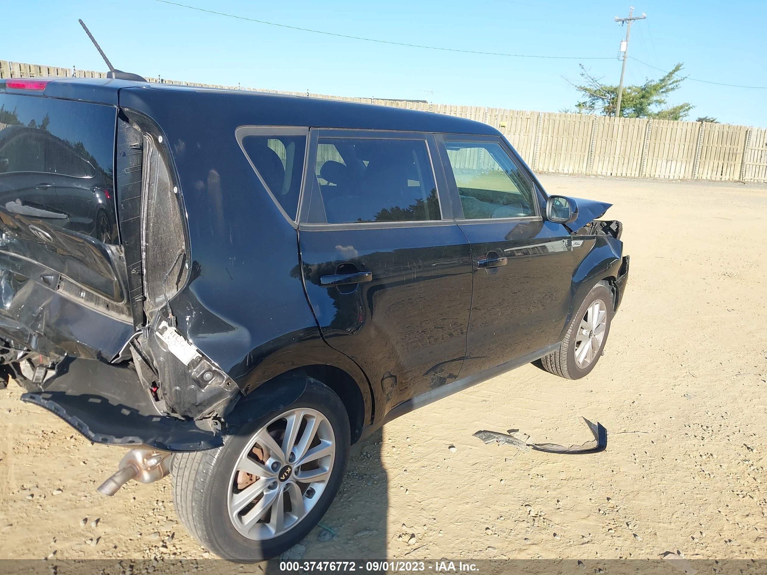 Photo 3 VIN: KNDJP3A5XH7503601 - KIA SOUL 