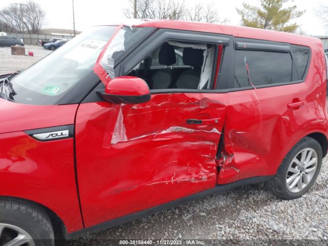 Photo 5 VIN: KNDJP3A5XJ7565683 - KIA SOUL 