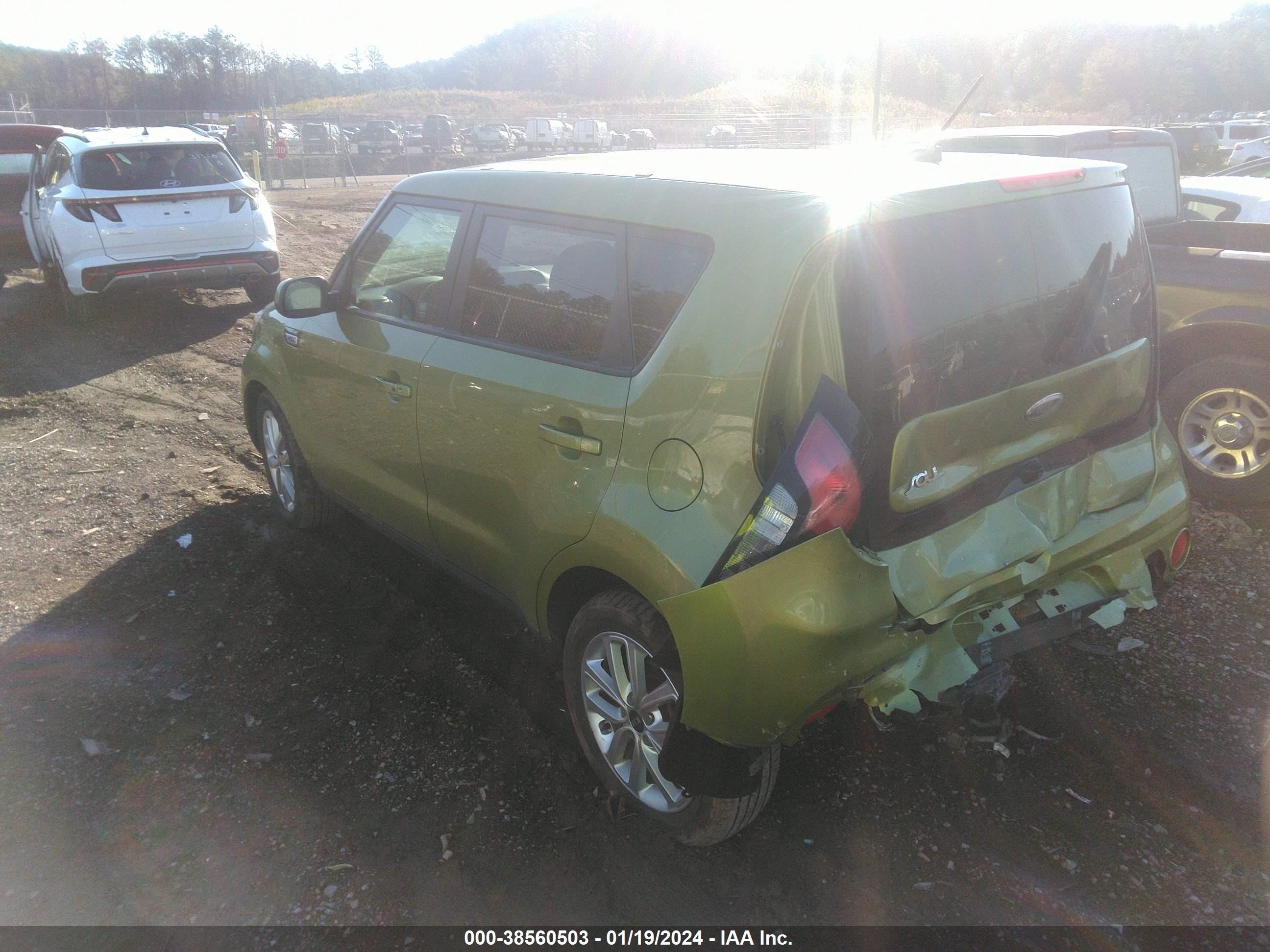 Photo 2 VIN: KNDJP3A5XJ7897607 - KIA SOUL 