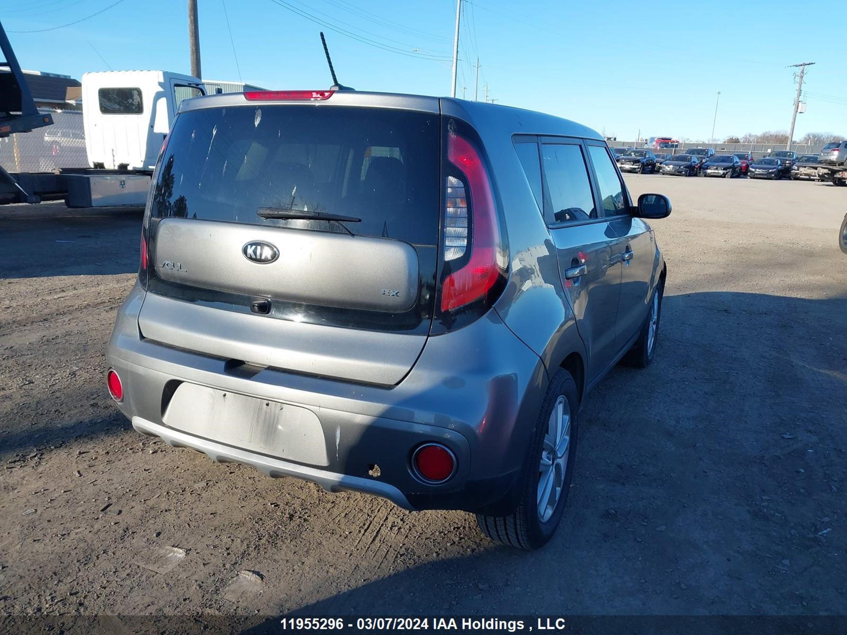 Photo 3 VIN: KNDJP3A5XK7681547 - KIA SOUL 