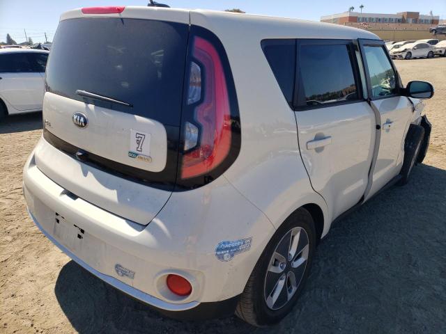 Photo 3 VIN: KNDJP3AE5H7021375 - KIA SOUL EV 