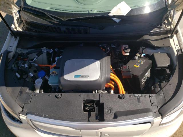 Photo 6 VIN: KNDJP3AE5H7021375 - KIA SOUL EV 