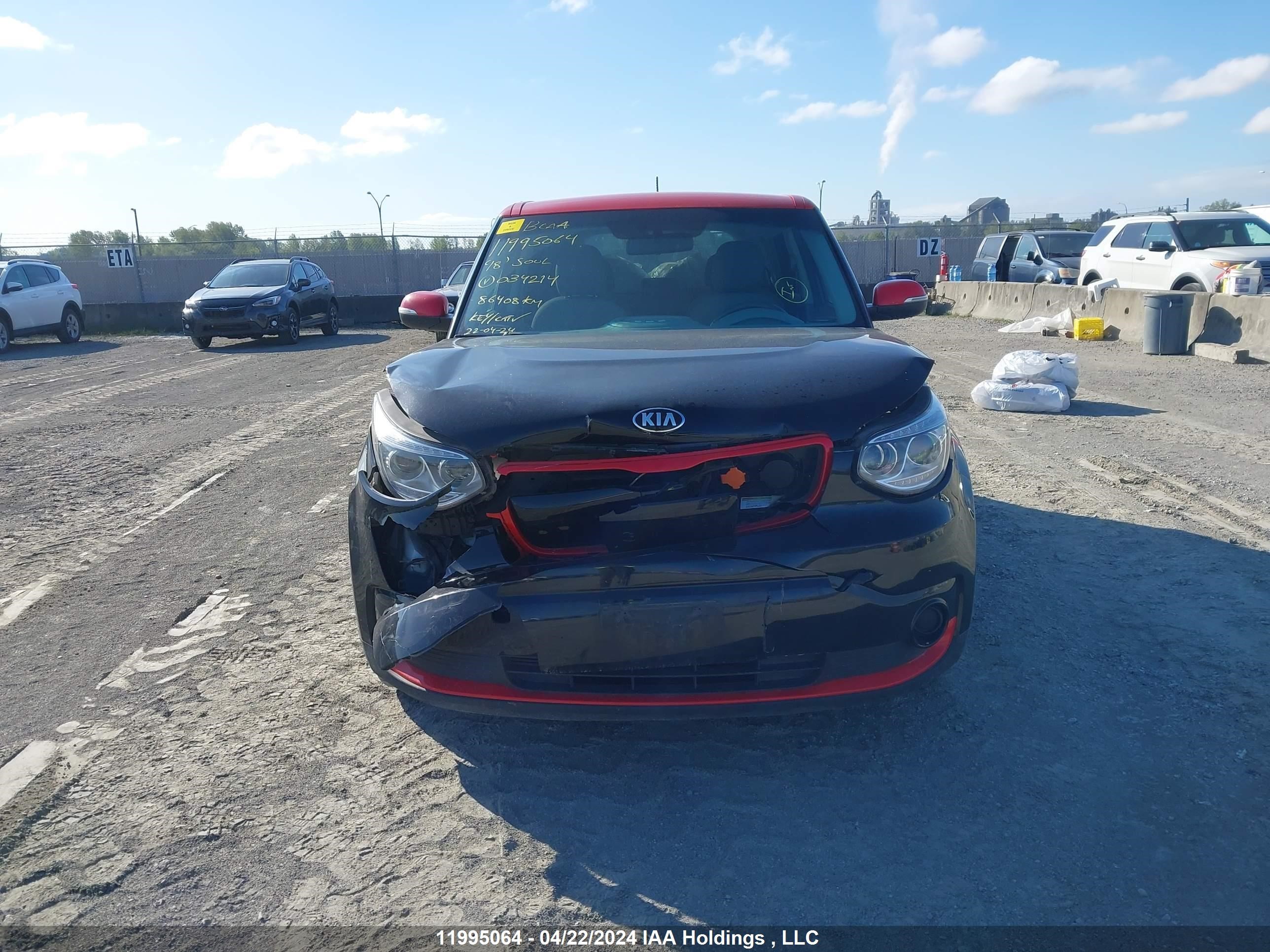 Photo 11 VIN: KNDJP3AE5J7034214 - KIA SOUL EV 