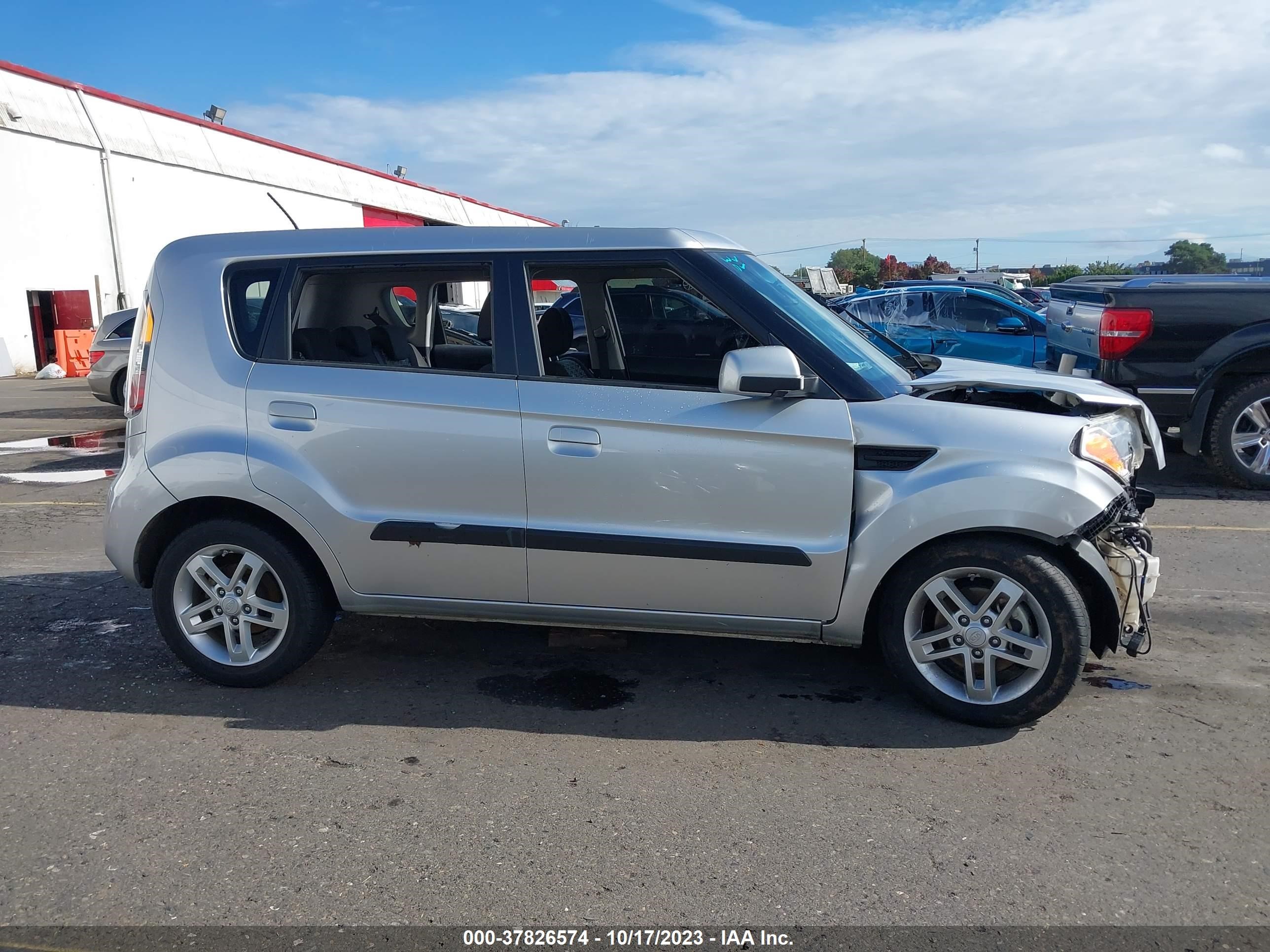 Photo 12 VIN: KNDJT2A20A7068587 - KIA SOUL 