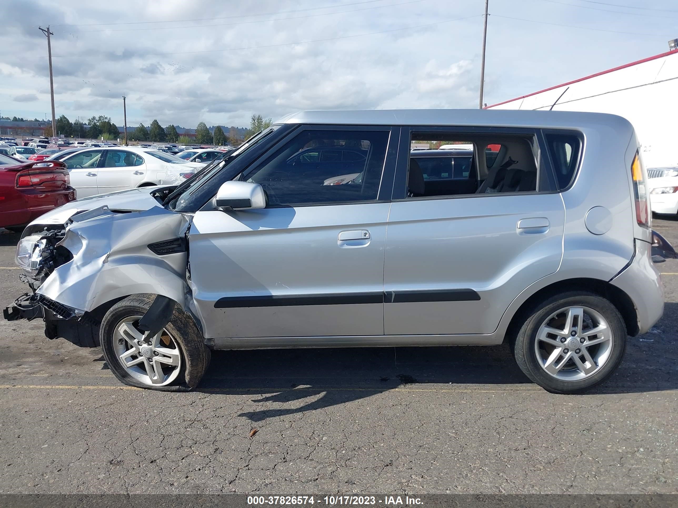 Photo 13 VIN: KNDJT2A20A7068587 - KIA SOUL 