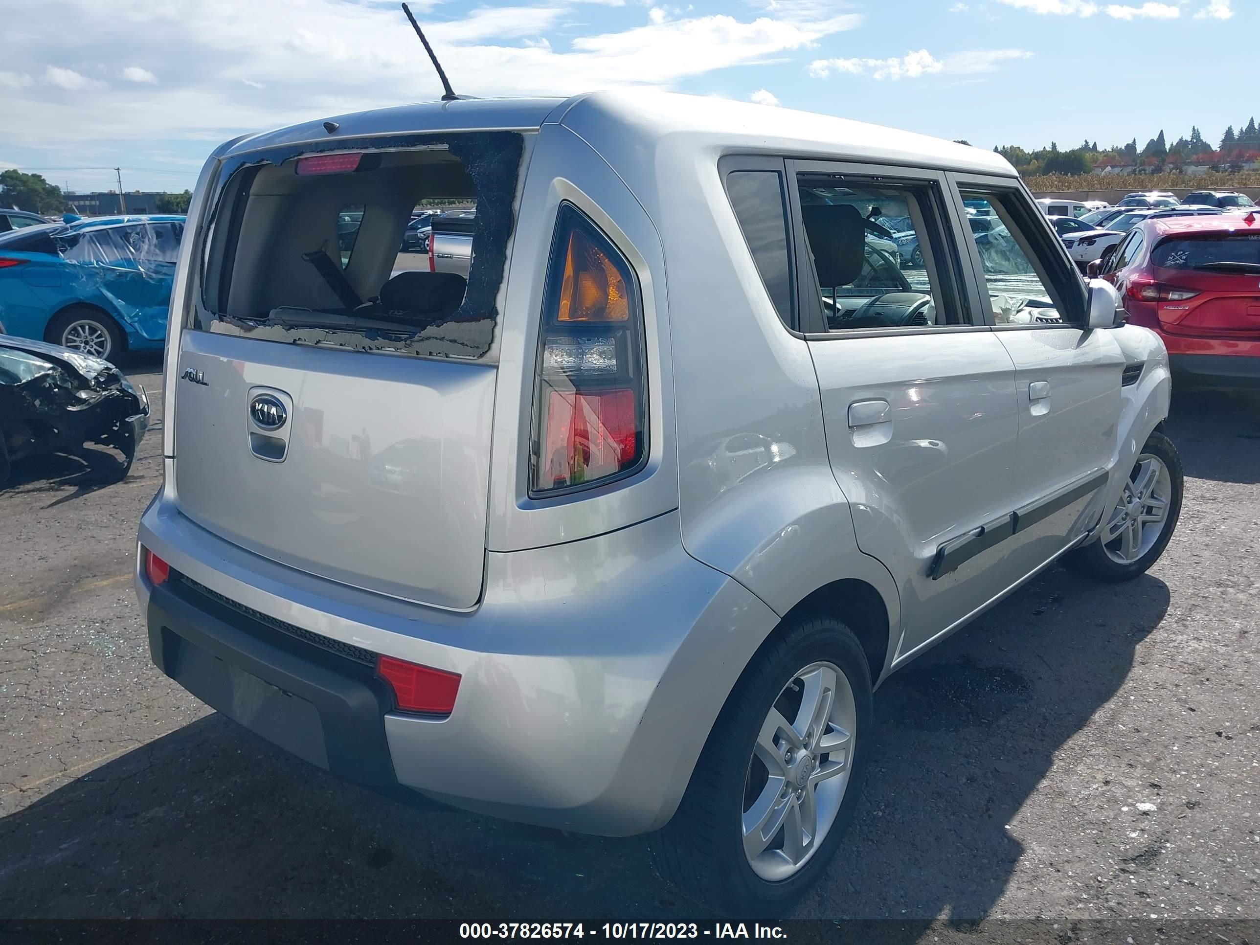 Photo 3 VIN: KNDJT2A20A7068587 - KIA SOUL 