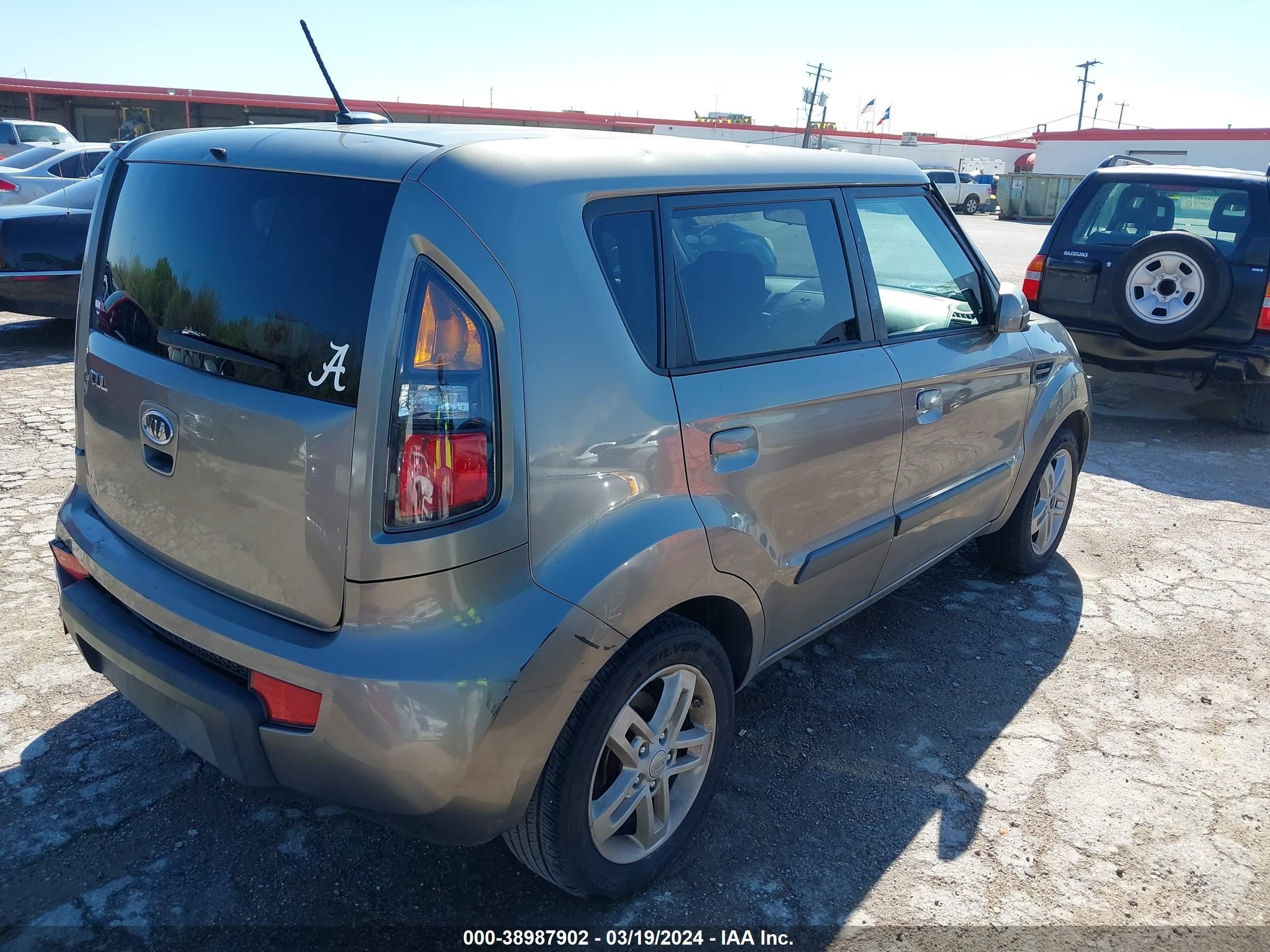 Photo 3 VIN: KNDJT2A20A7142896 - KIA SOUL 