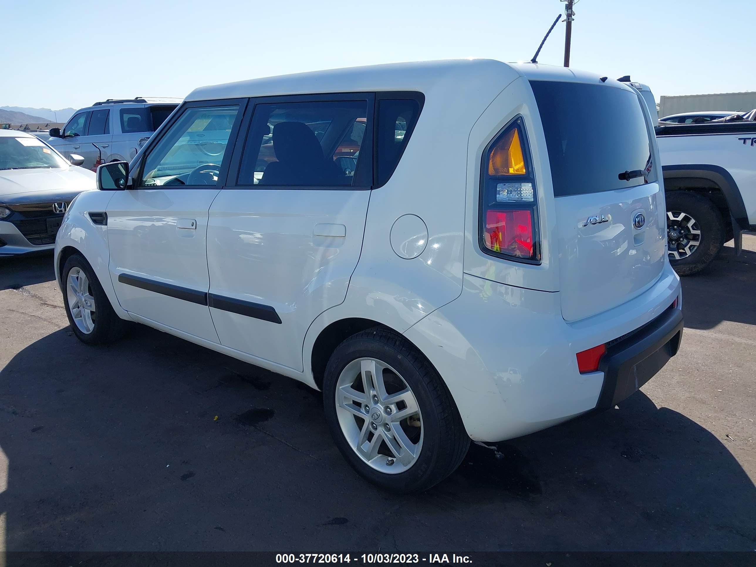 Photo 2 VIN: KNDJT2A20A7702464 - KIA SOUL 