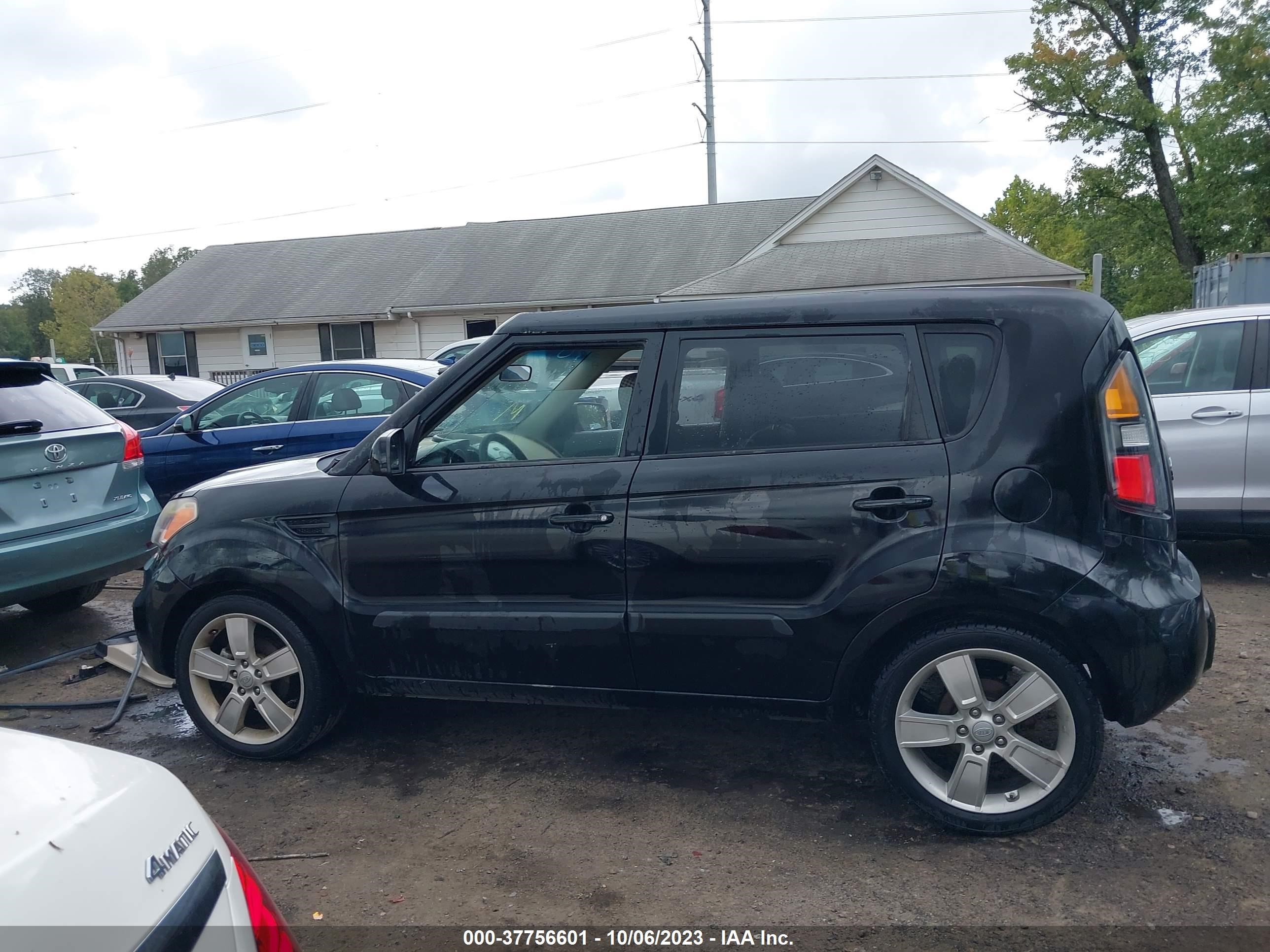 Photo 12 VIN: KNDJT2A20B7272758 - KIA SOUL 