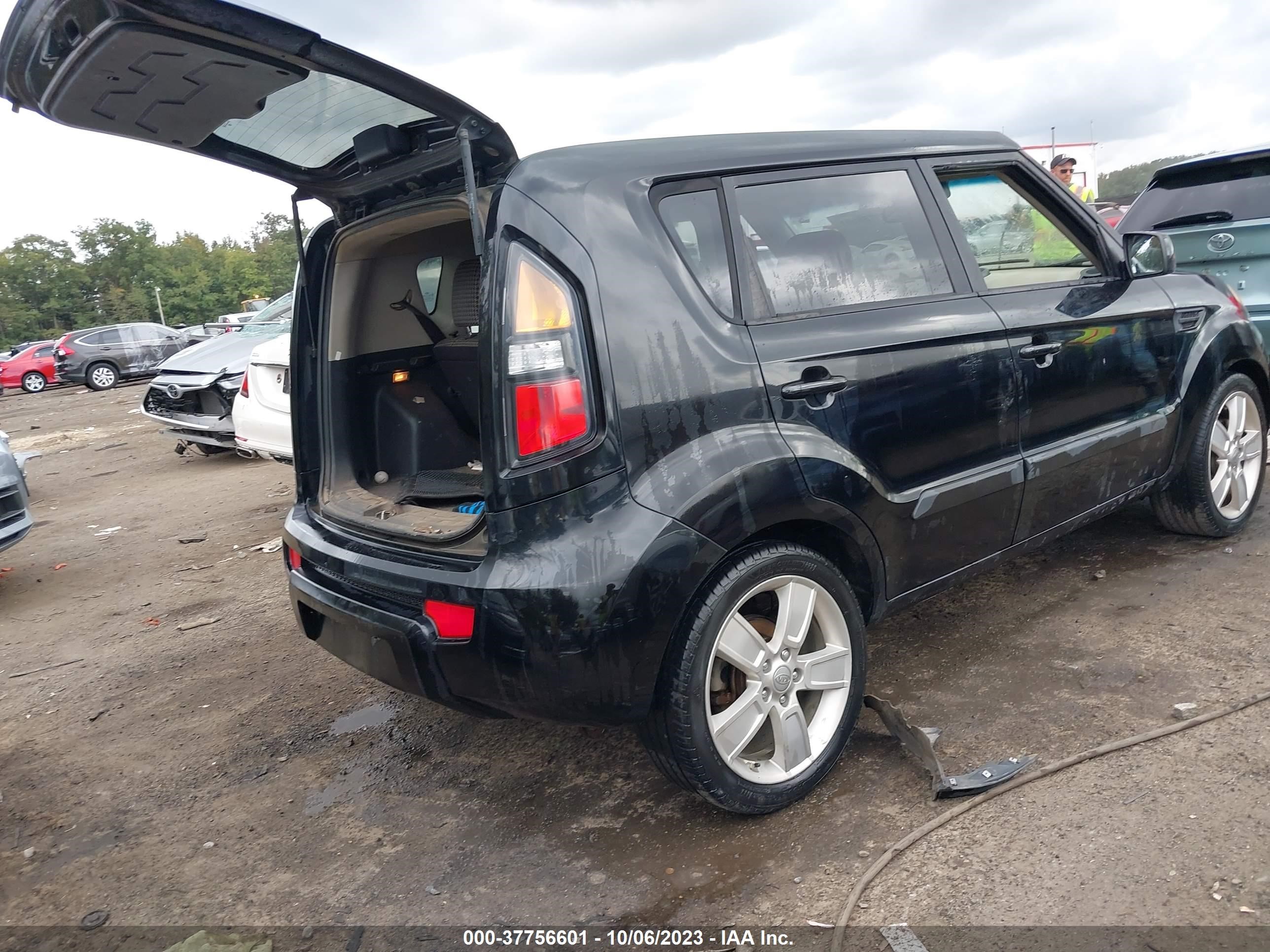 Photo 3 VIN: KNDJT2A20B7272758 - KIA SOUL 