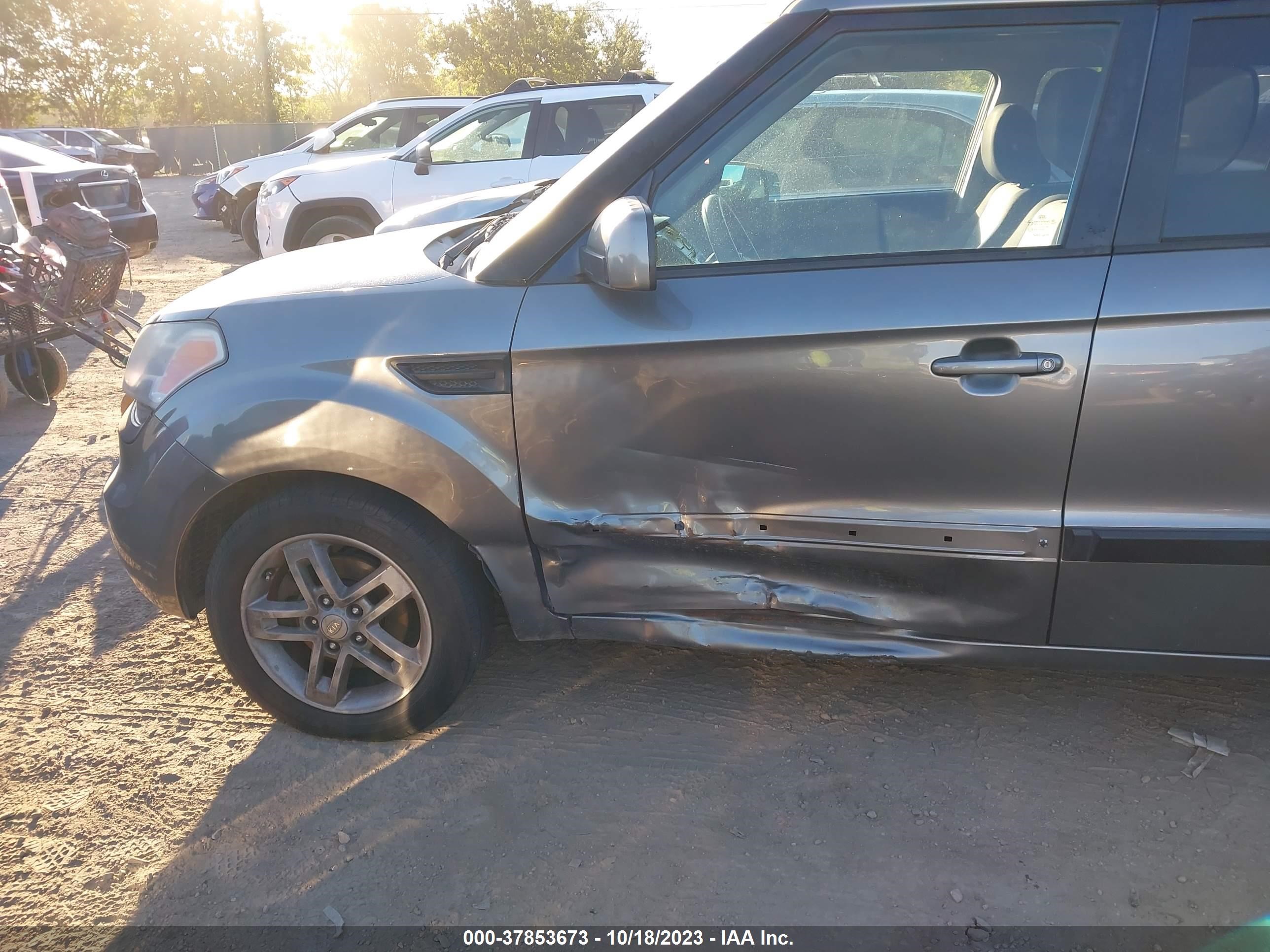 Photo 11 VIN: KNDJT2A20B7299779 - KIA SOUL 