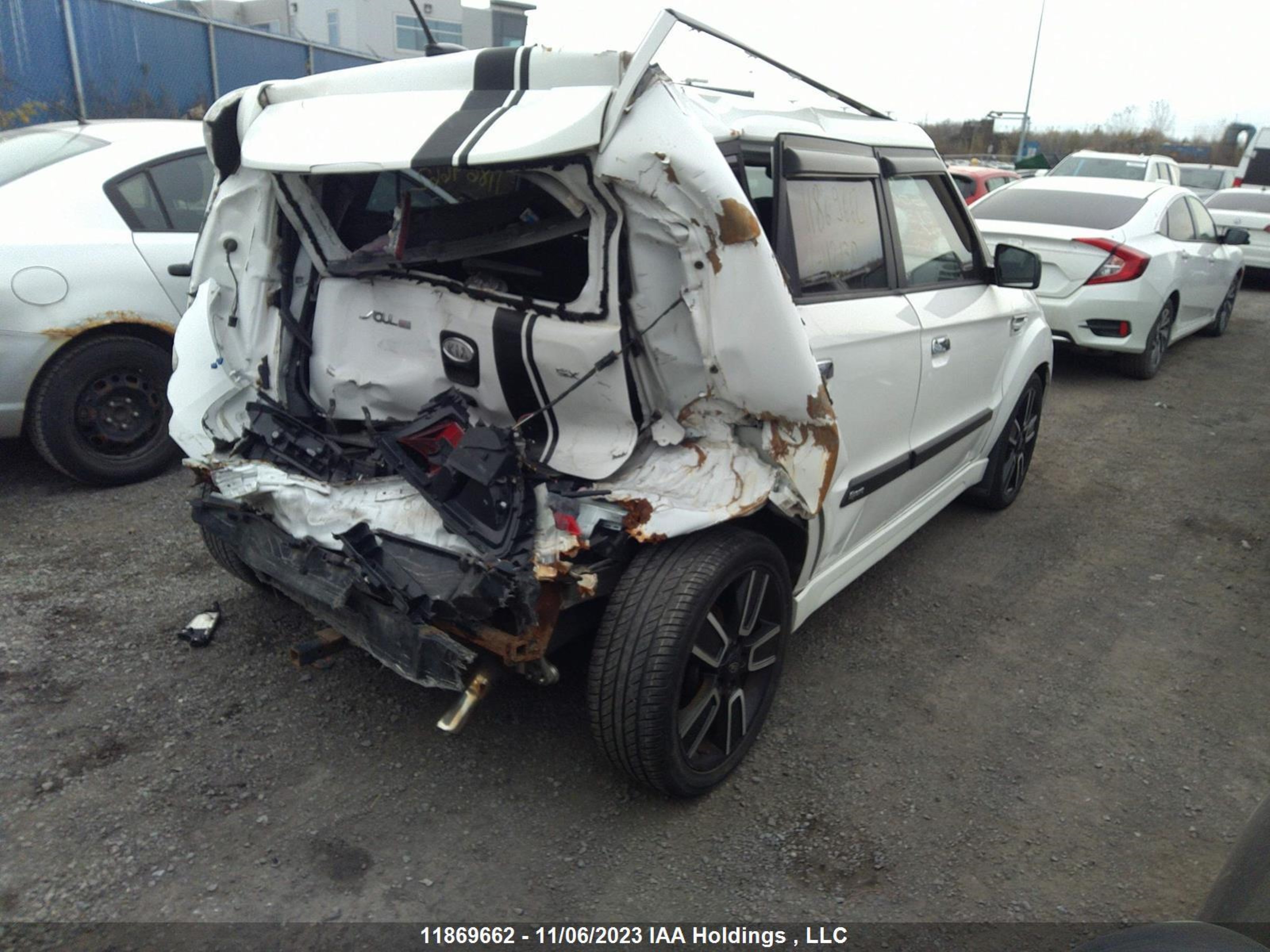 Photo 3 VIN: KNDJT2A21A7112130 - KIA SOUL 