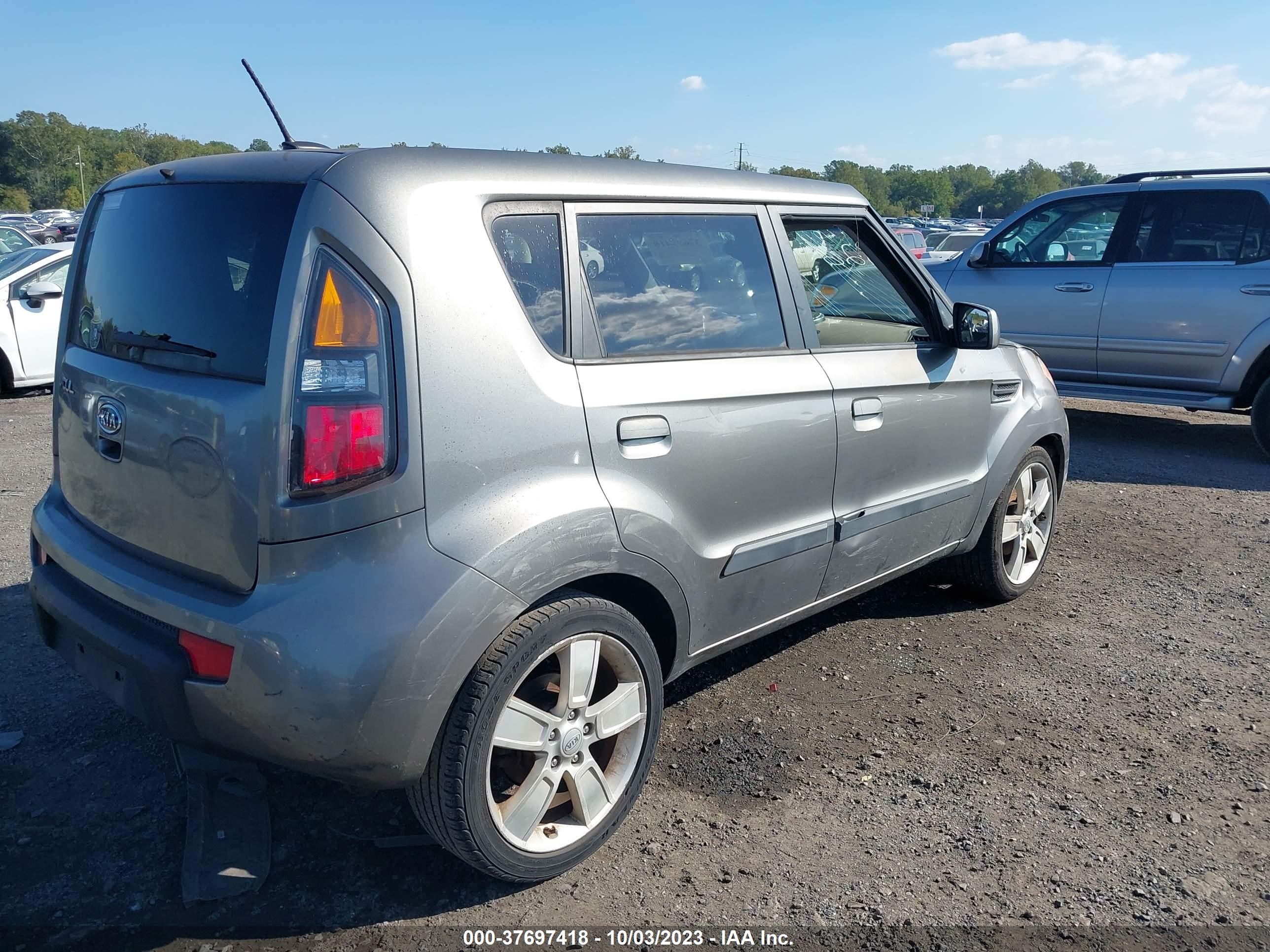 Photo 3 VIN: KNDJT2A21A7175826 - KIA SOUL 