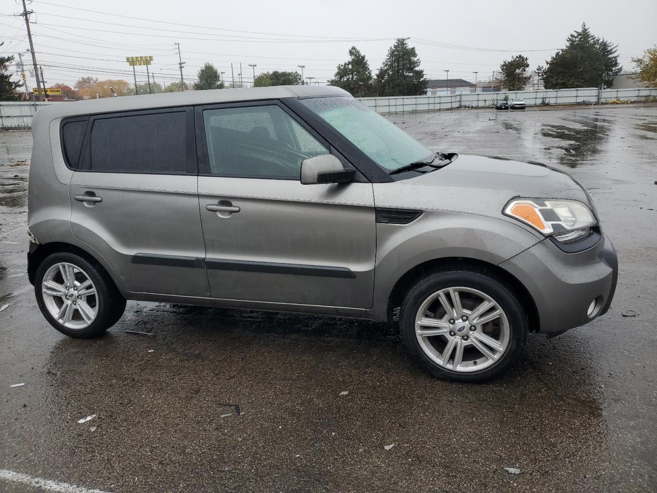 Photo 3 VIN: KNDJT2A21B7258352 - KIA SOUL 