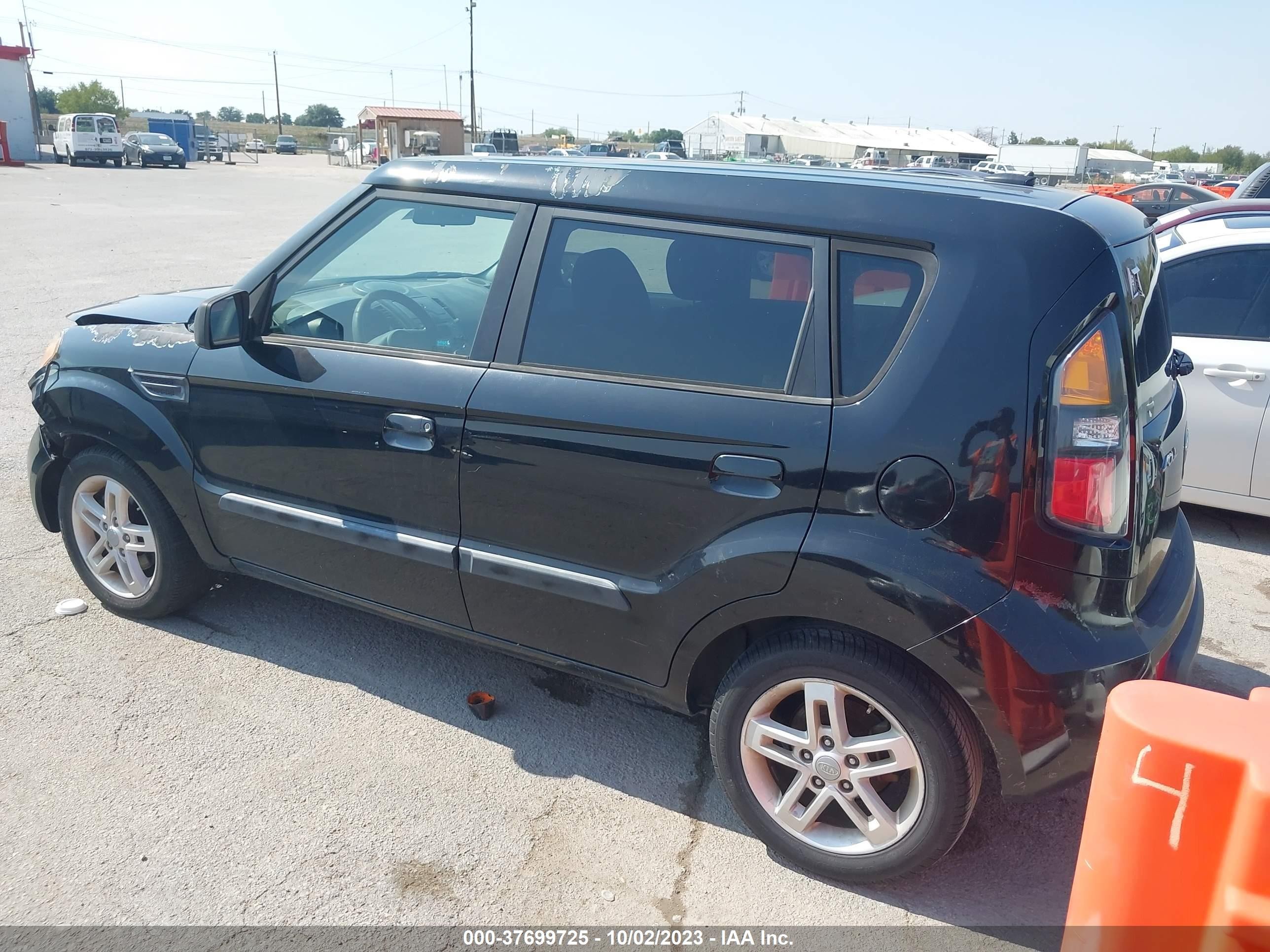 Photo 2 VIN: KNDJT2A22A7135819 - KIA SOUL 