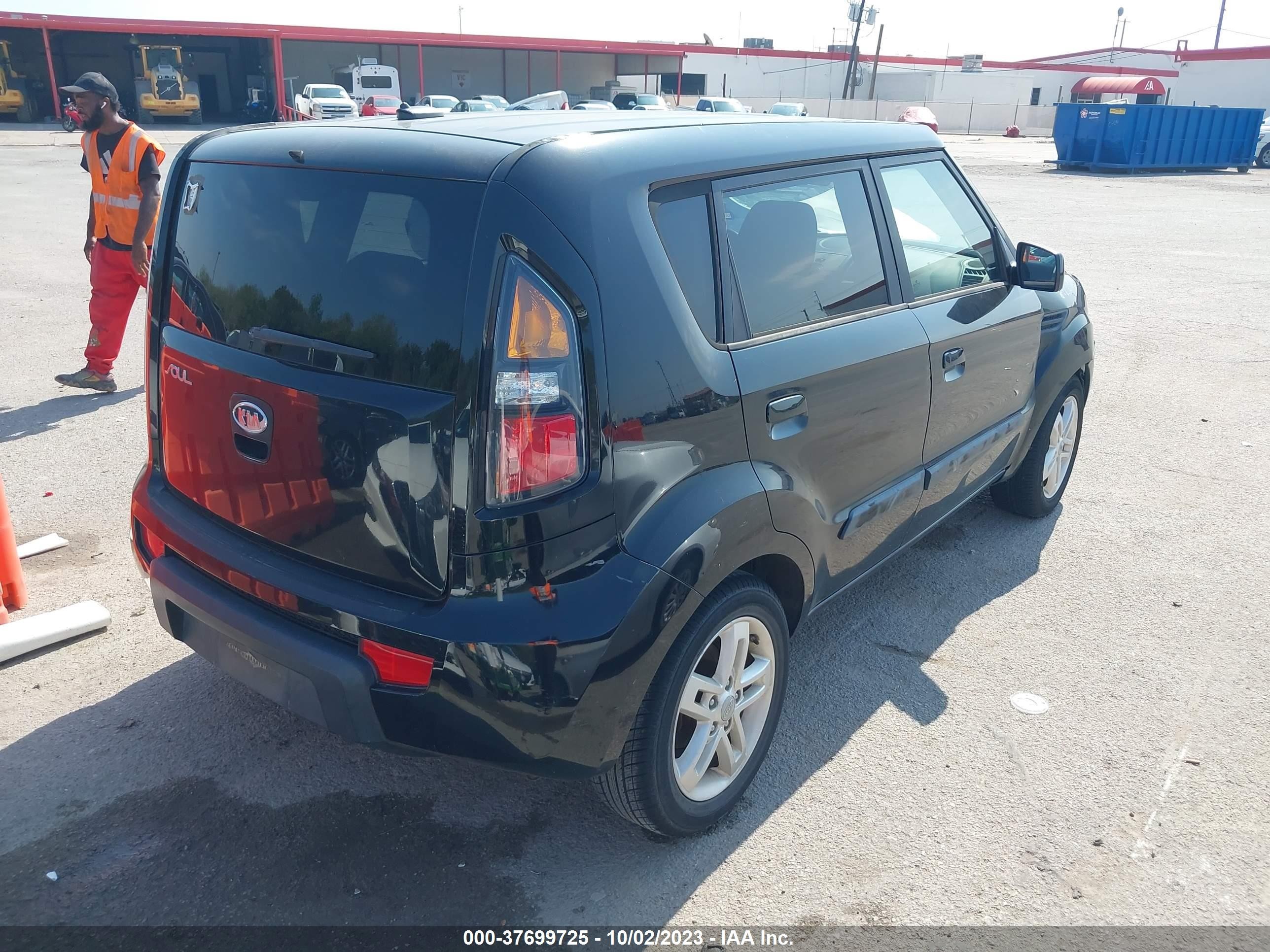 Photo 3 VIN: KNDJT2A22A7135819 - KIA SOUL 