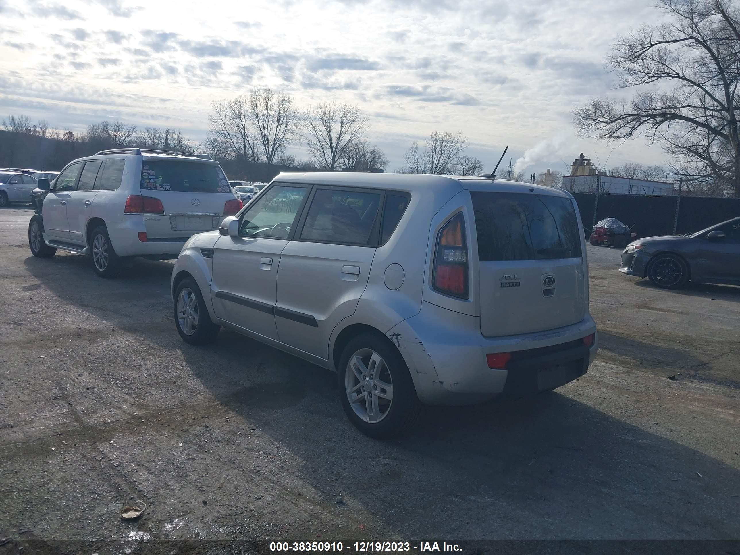 Photo 2 VIN: KNDJT2A22A7701798 - KIA SOUL 