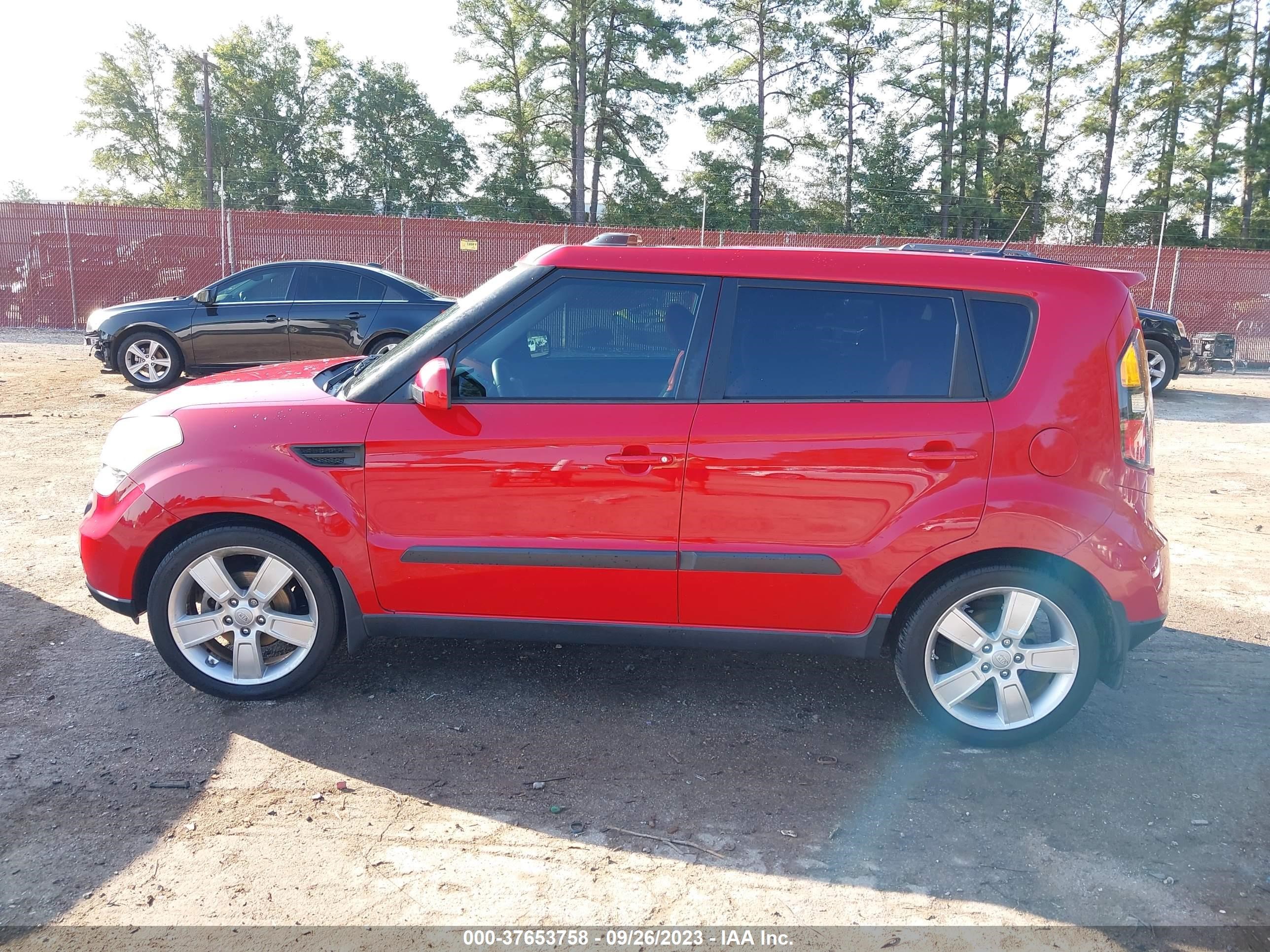 Photo 13 VIN: KNDJT2A22B7307641 - KIA SOUL 