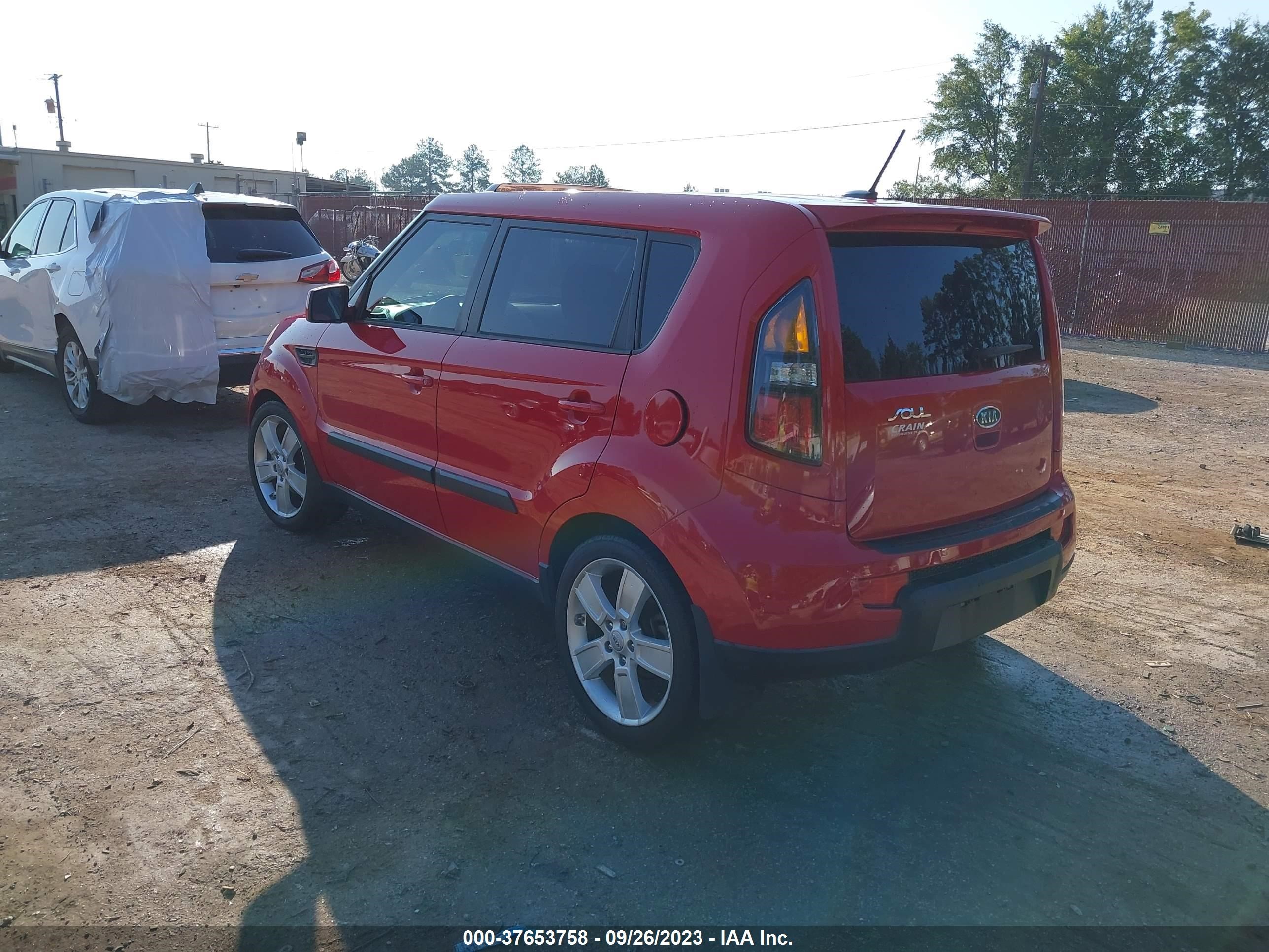 Photo 2 VIN: KNDJT2A22B7307641 - KIA SOUL 