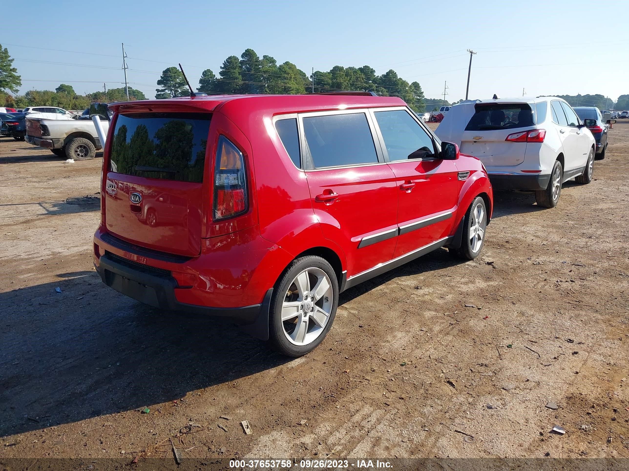 Photo 3 VIN: KNDJT2A22B7307641 - KIA SOUL 