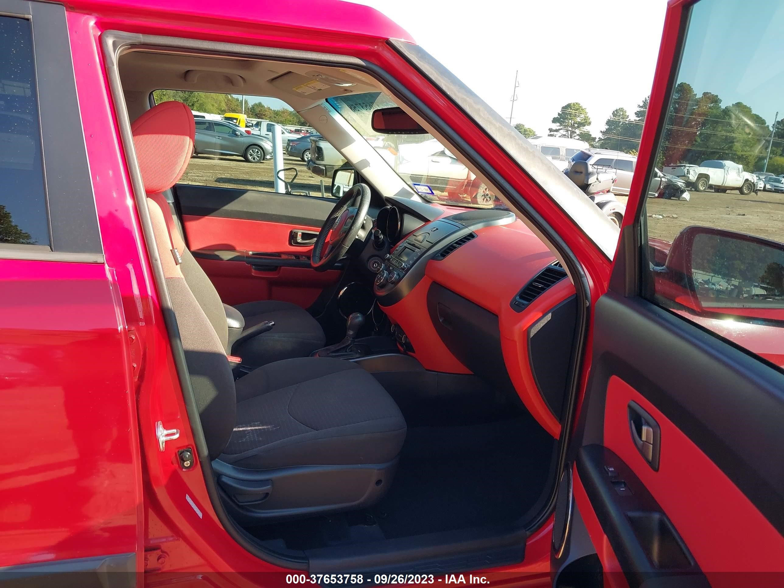 Photo 4 VIN: KNDJT2A22B7307641 - KIA SOUL 