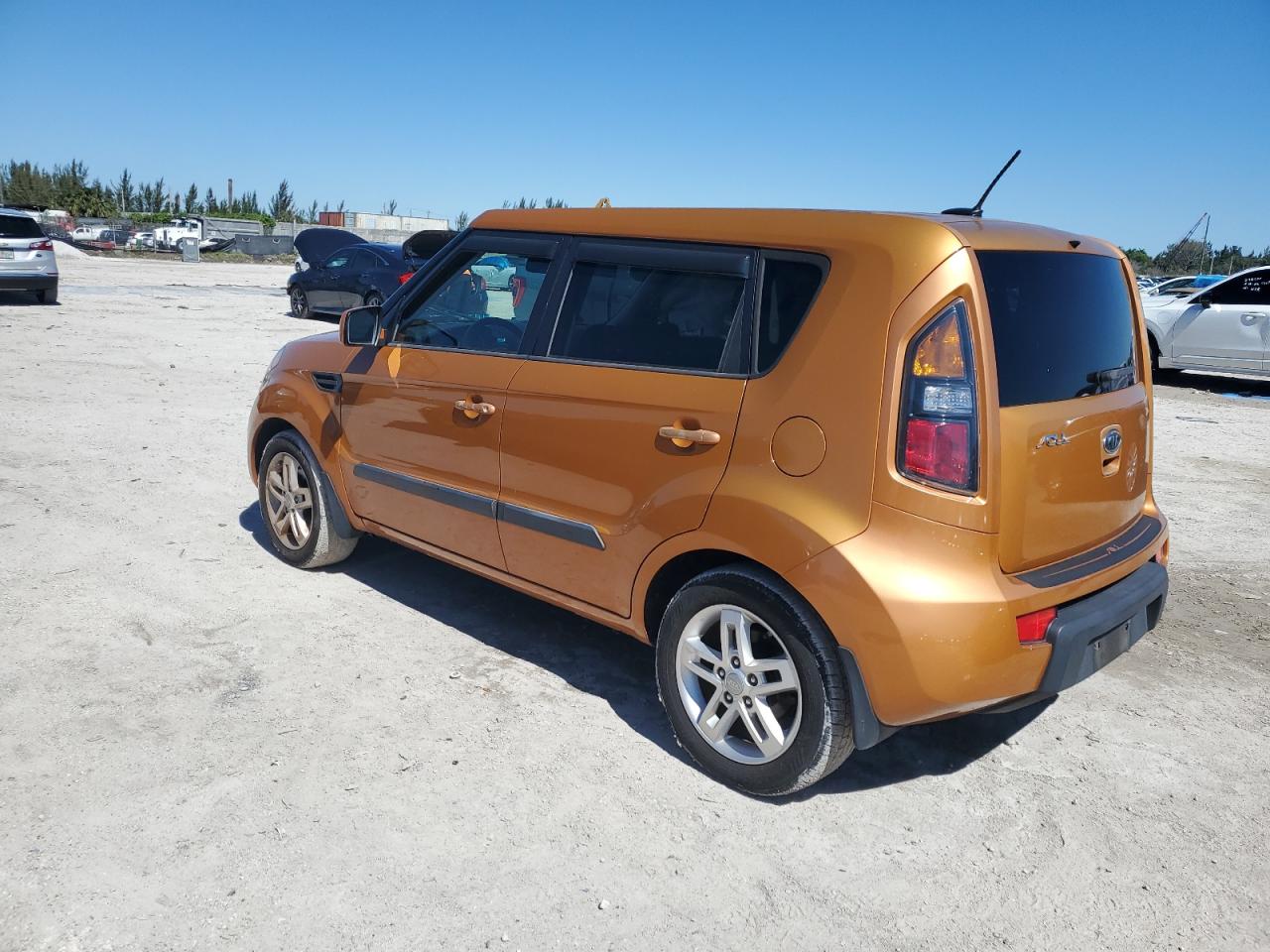 Photo 1 VIN: KNDJT2A23B7256621 - KIA SOUL 