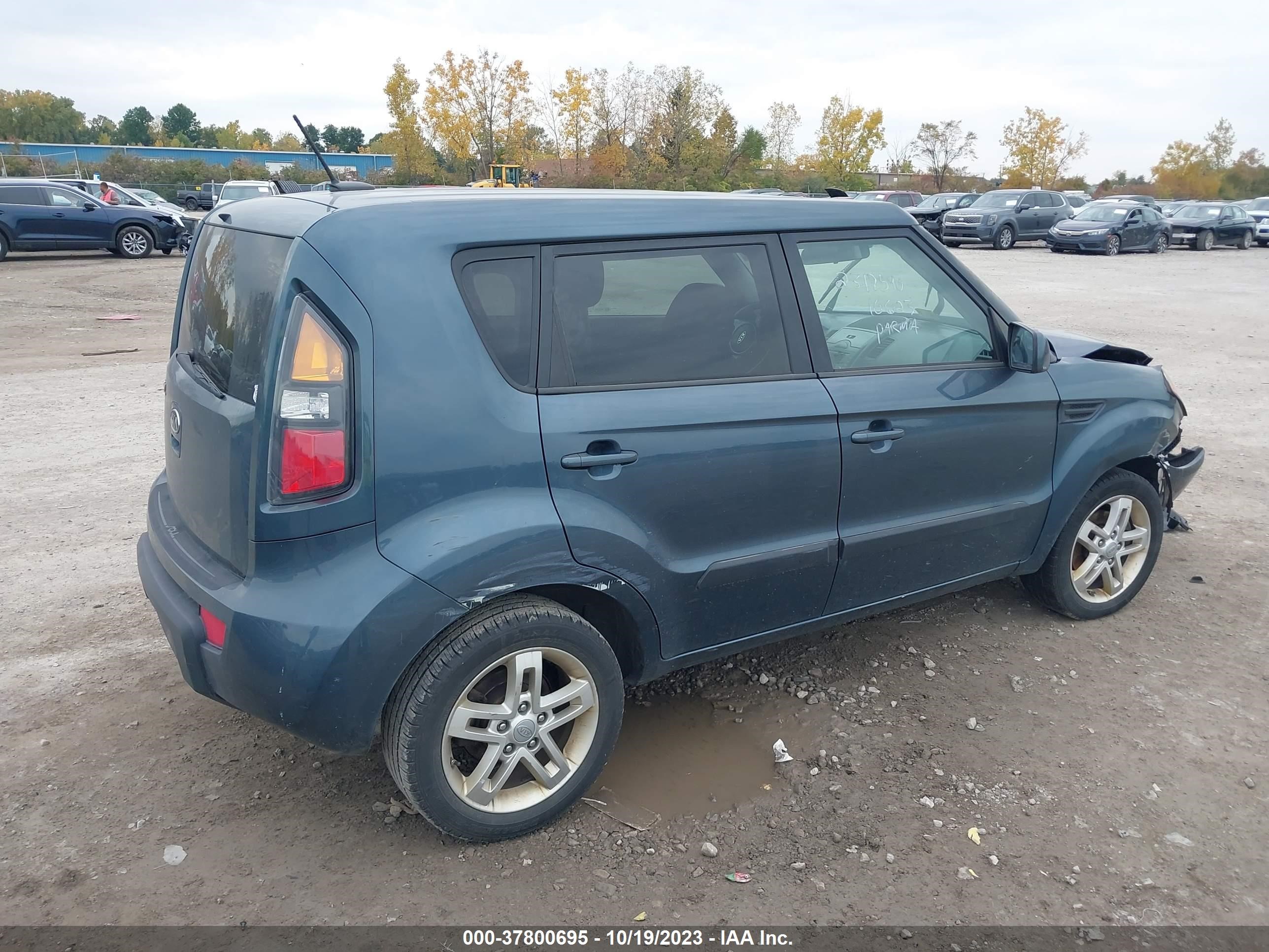 Photo 3 VIN: KNDJT2A24B7234143 - KIA SOUL 