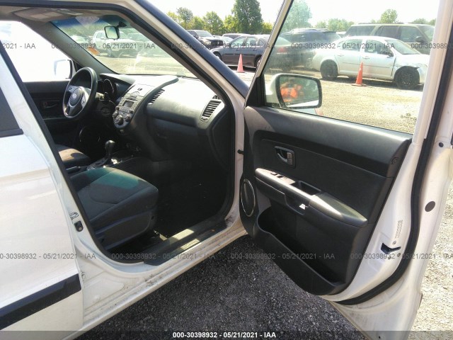 Photo 4 VIN: KNDJT2A24B7265182 - KIA SOUL 