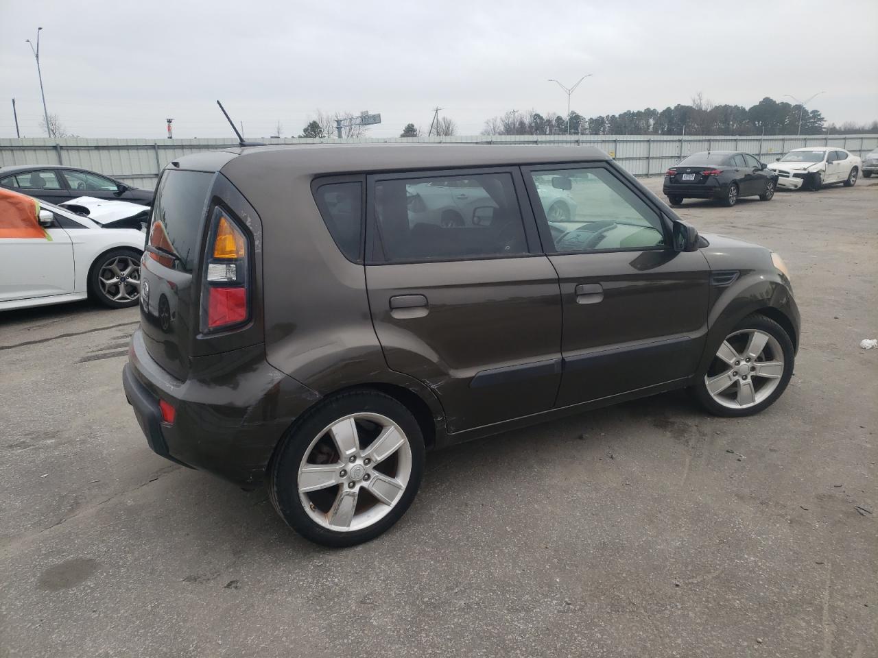 Photo 2 VIN: KNDJT2A25A7050800 - KIA SOUL 