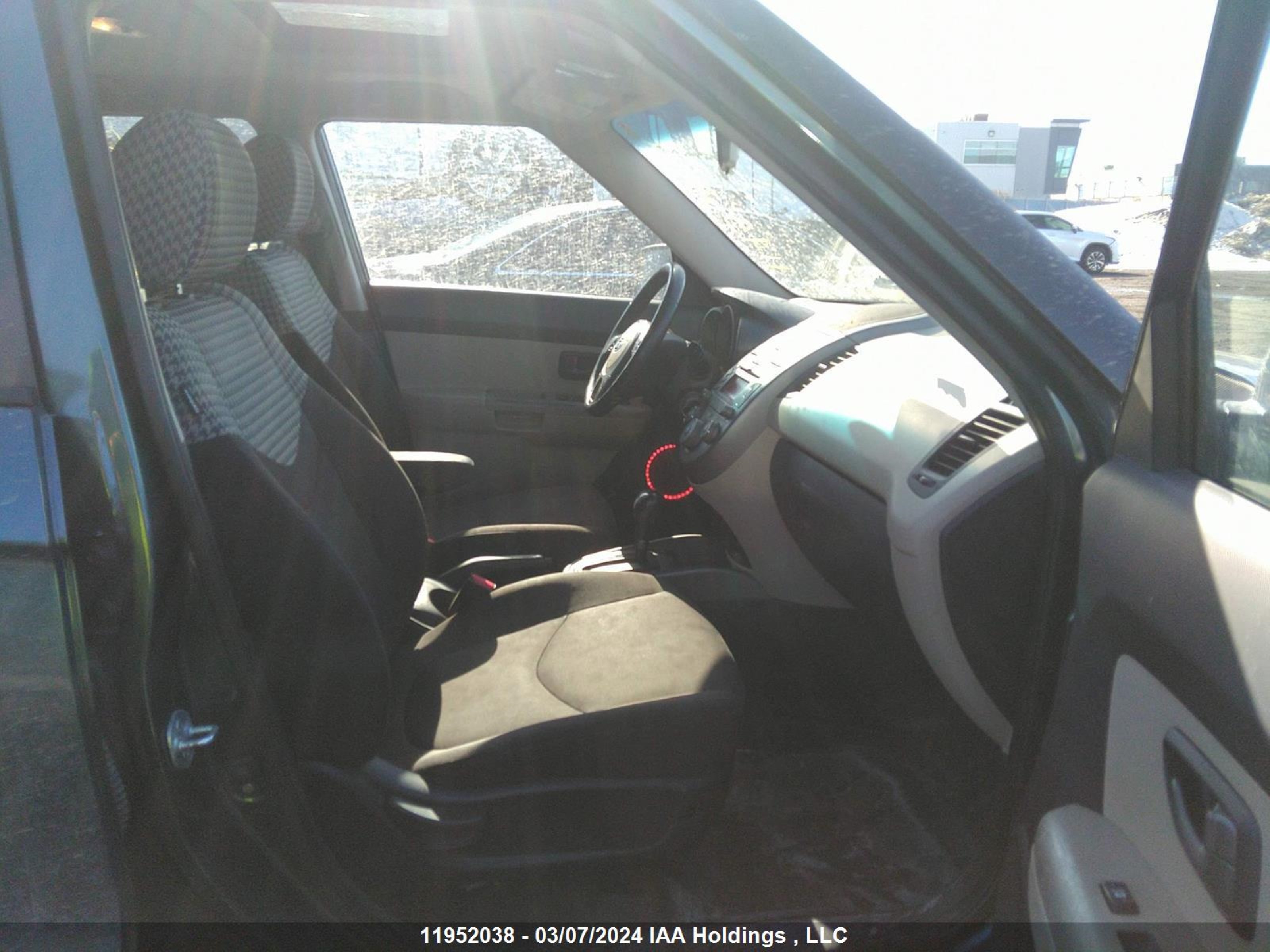 Photo 4 VIN: KNDJT2A25A7057276 - KIA SOUL 