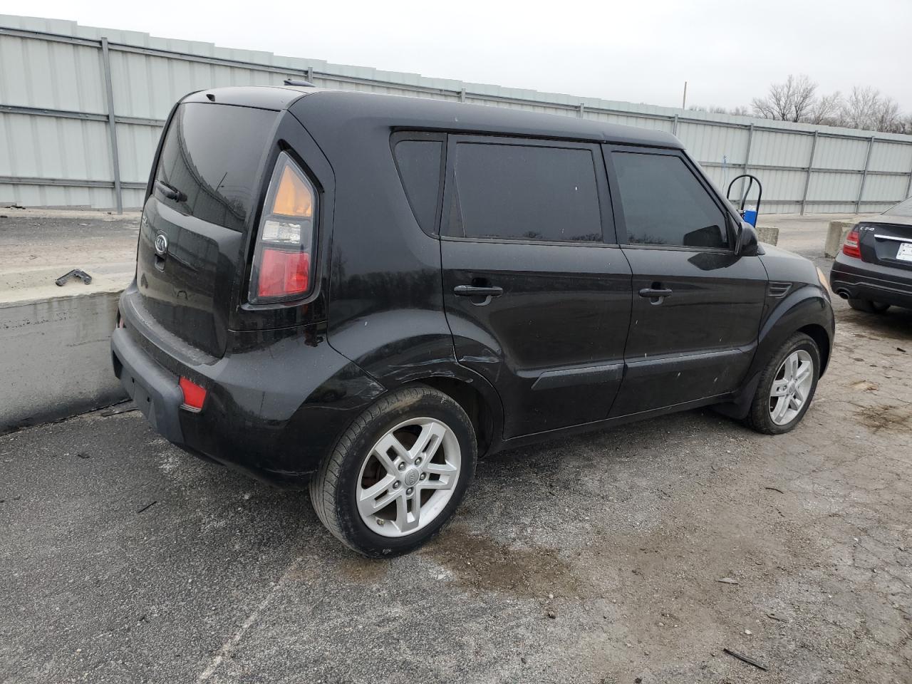 Photo 2 VIN: KNDJT2A25B7209963 - KIA SOUL 