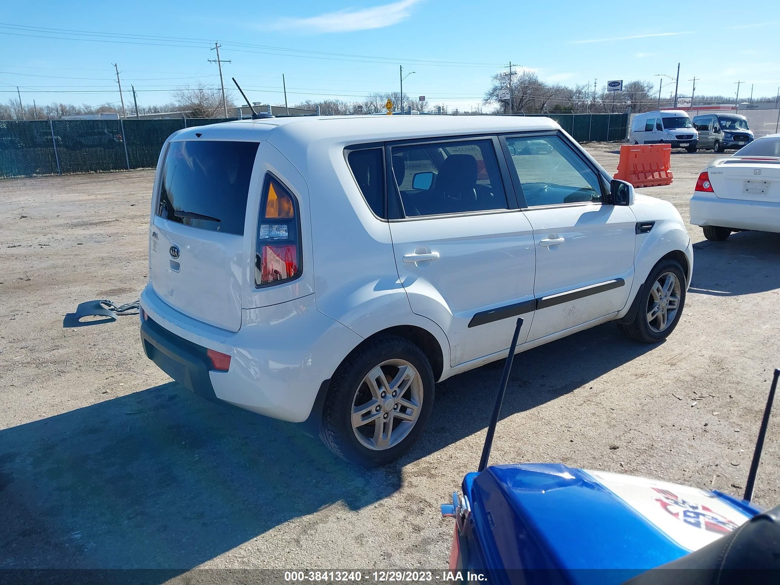 Photo 3 VIN: KNDJT2A25B7313322 - KIA SOUL 