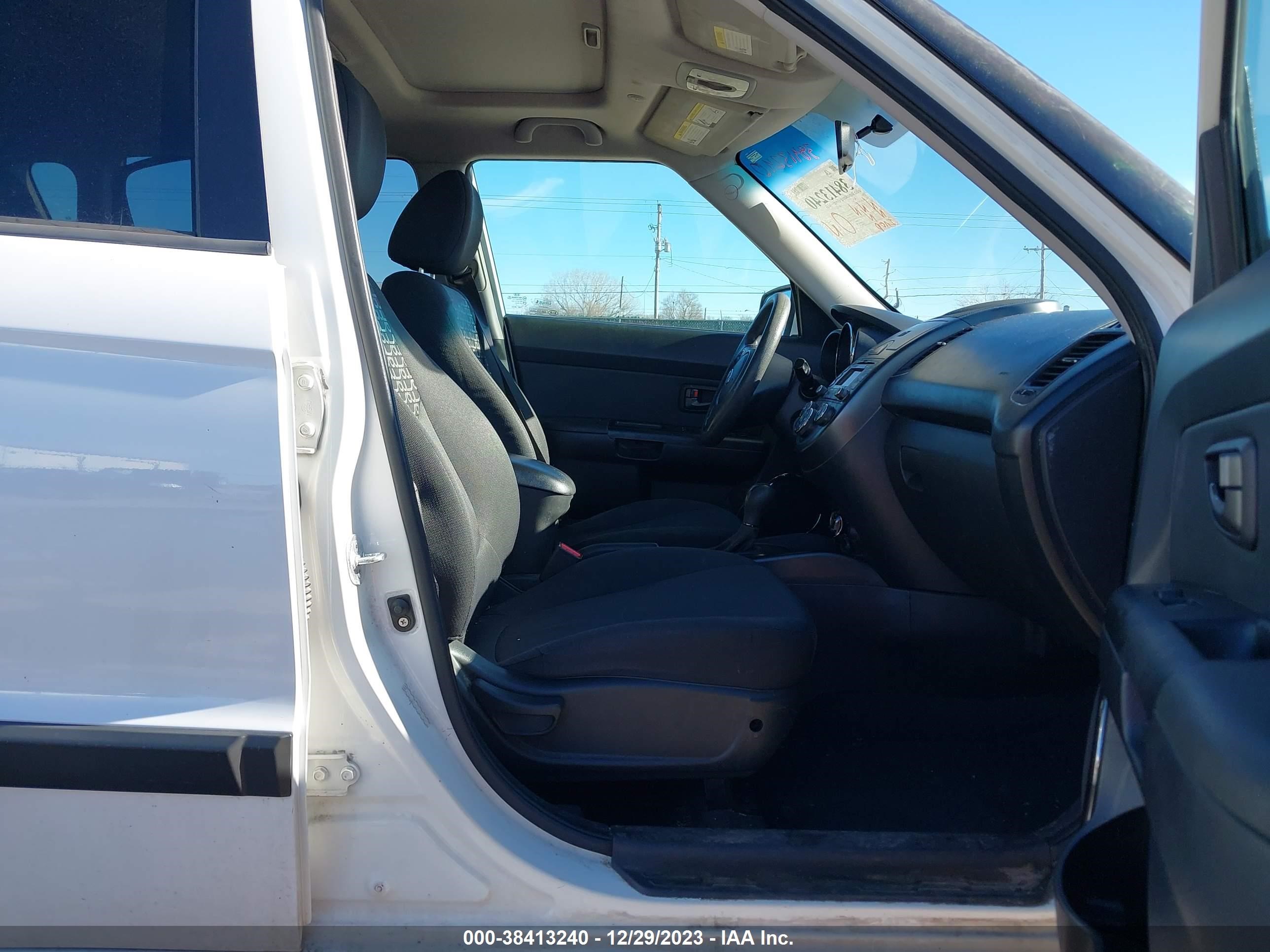 Photo 4 VIN: KNDJT2A25B7313322 - KIA SOUL 