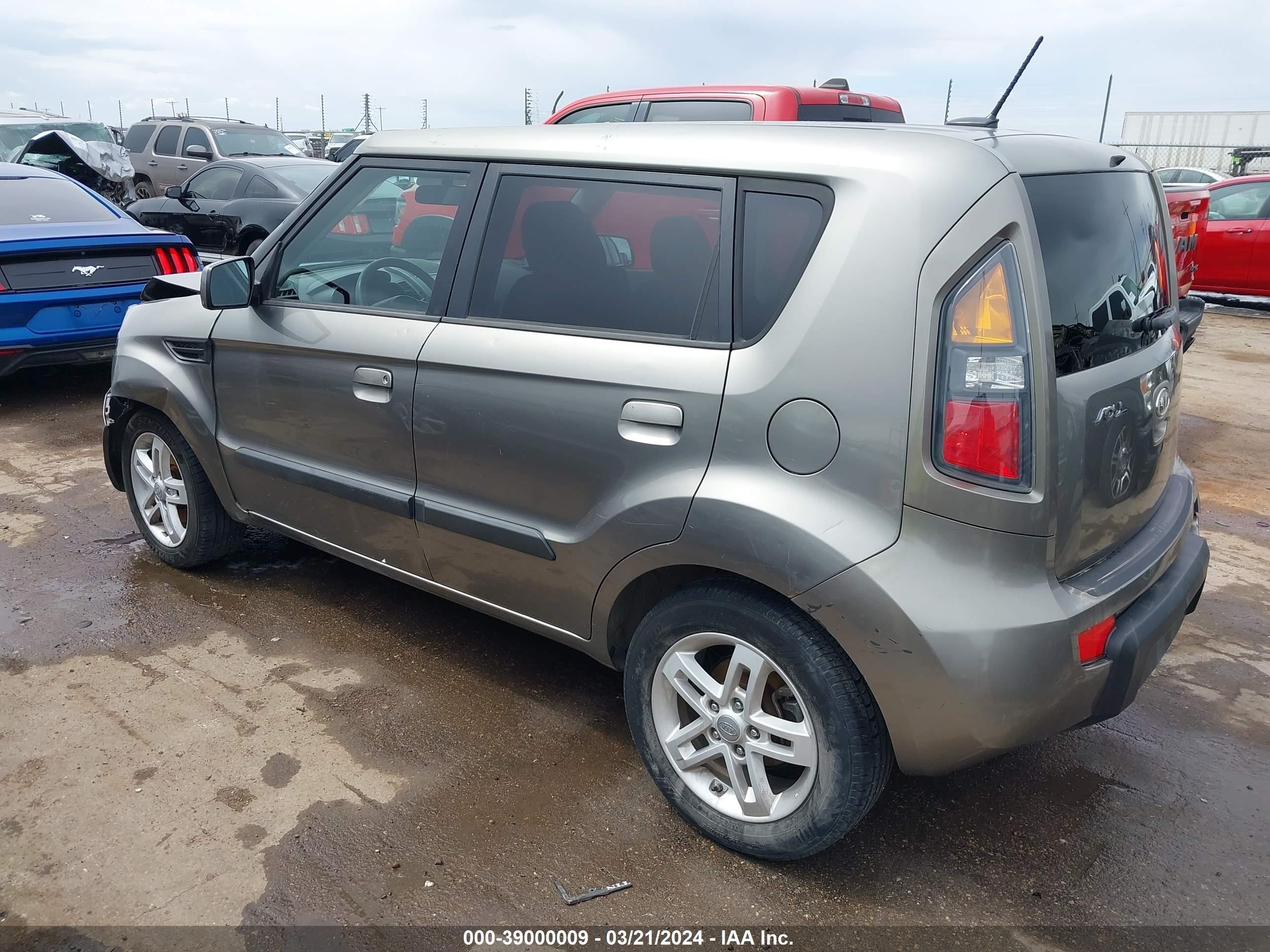 Photo 2 VIN: KNDJT2A26A7095230 - KIA SOUL 