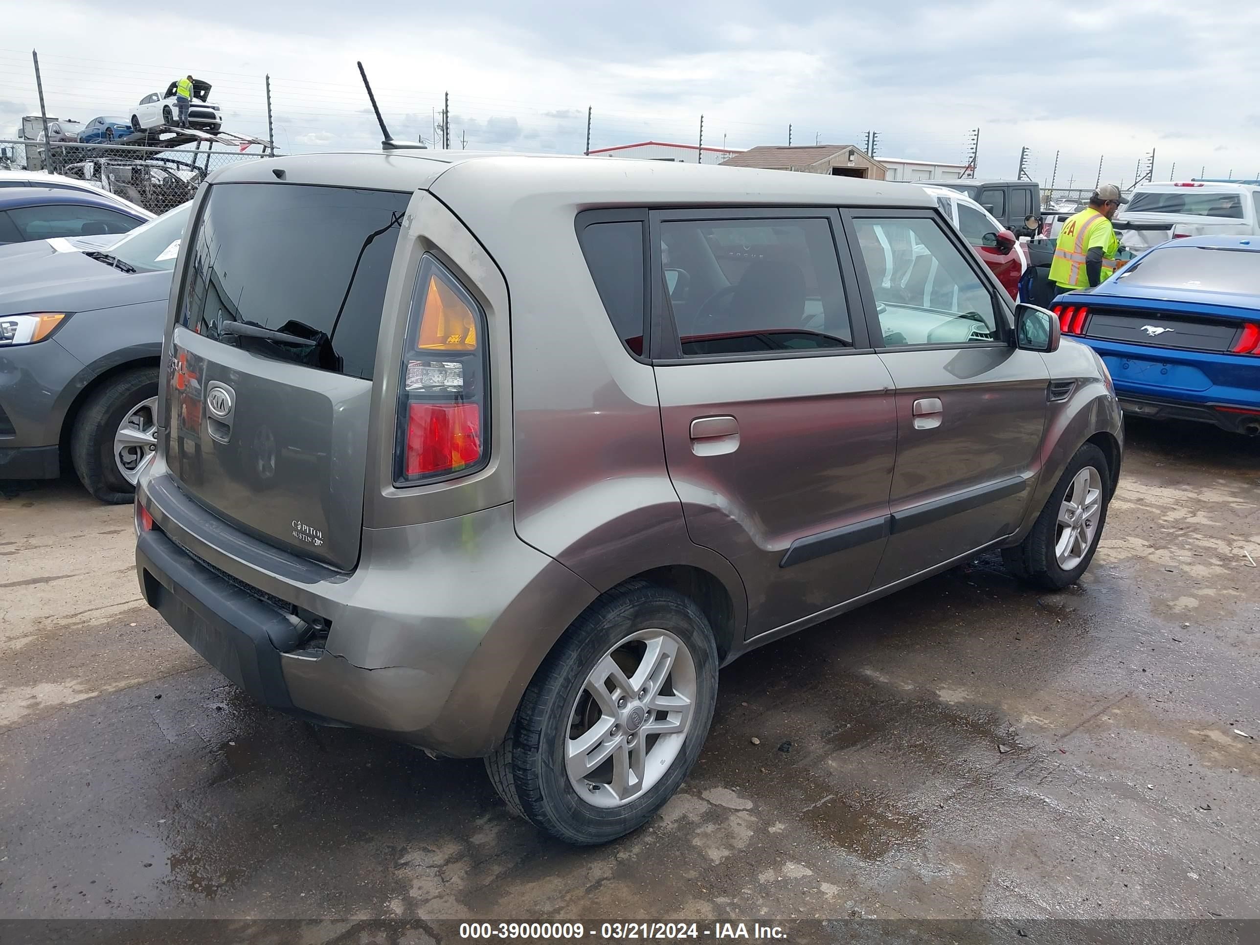 Photo 3 VIN: KNDJT2A26A7095230 - KIA SOUL 