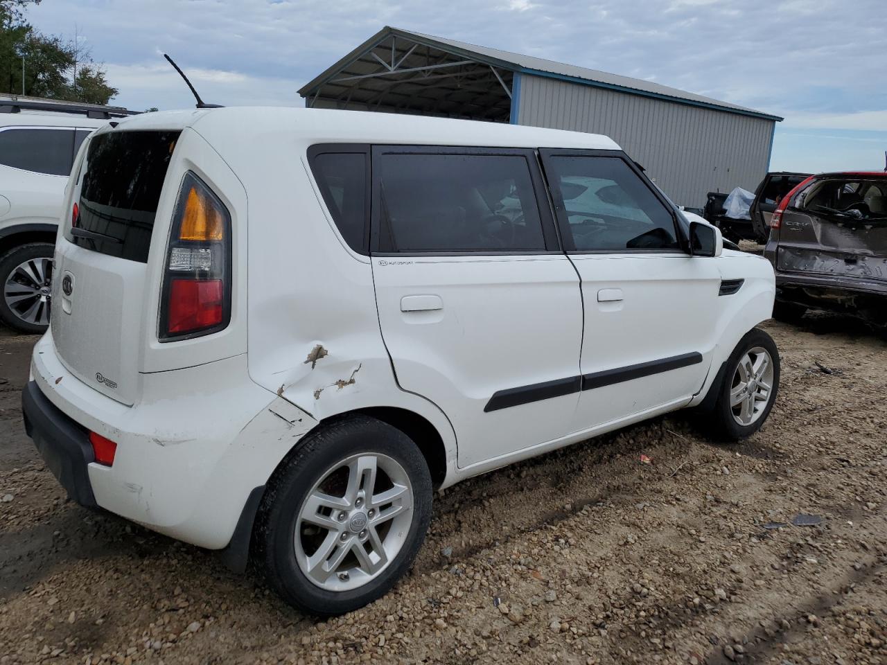 Photo 2 VIN: KNDJT2A26A7147925 - KIA SOUL 