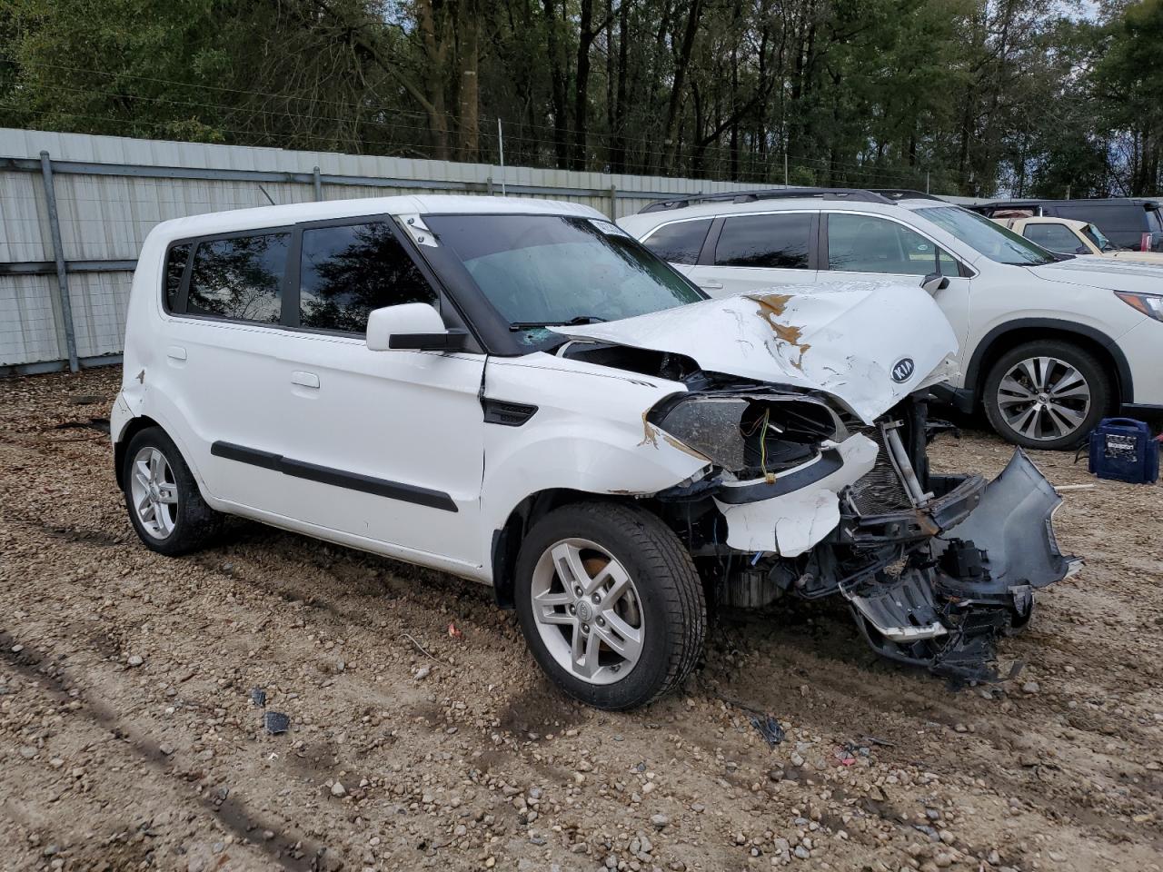 Photo 3 VIN: KNDJT2A26A7147925 - KIA SOUL 