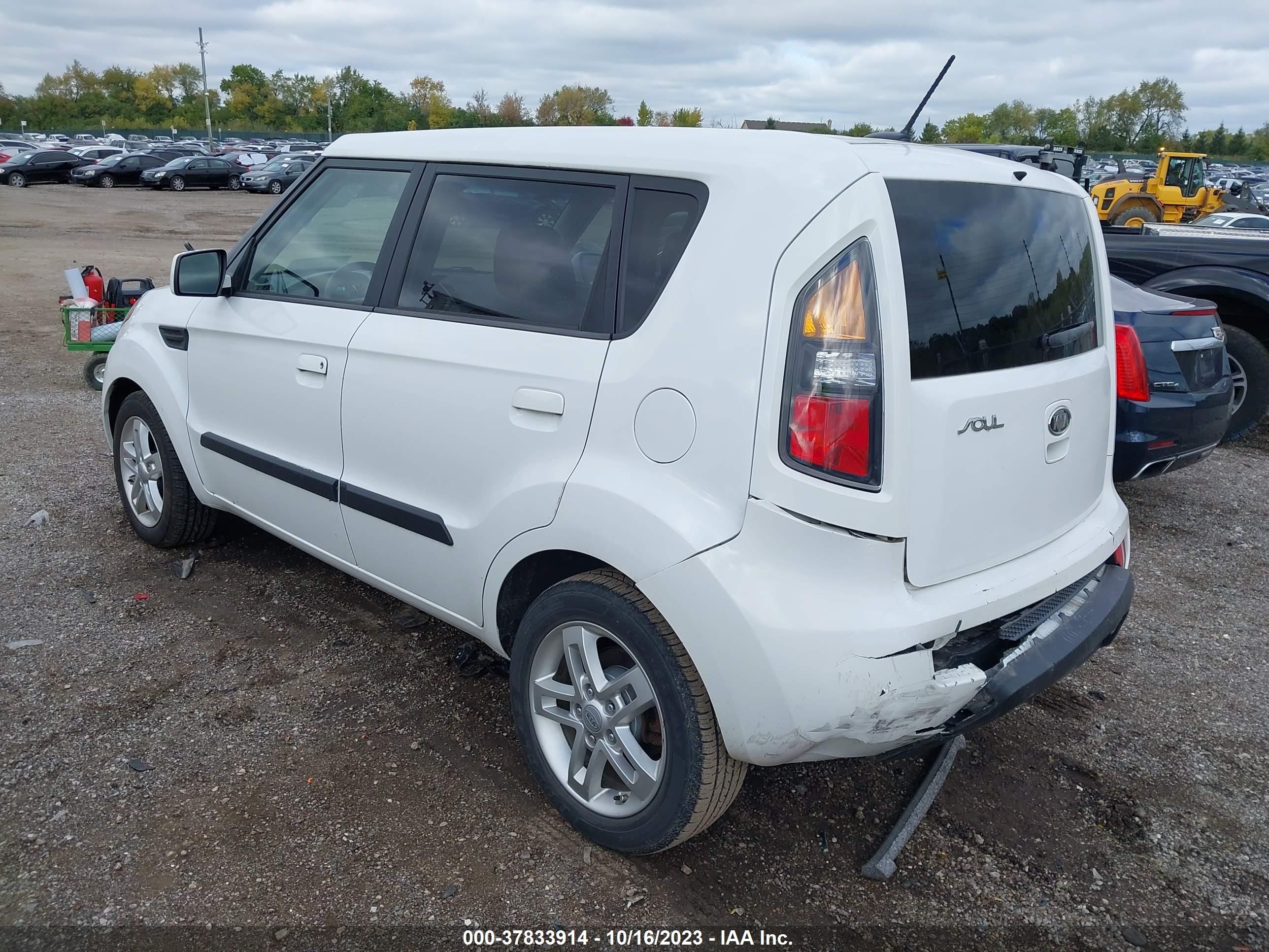 Photo 2 VIN: KNDJT2A26A7701707 - KIA SOUL 