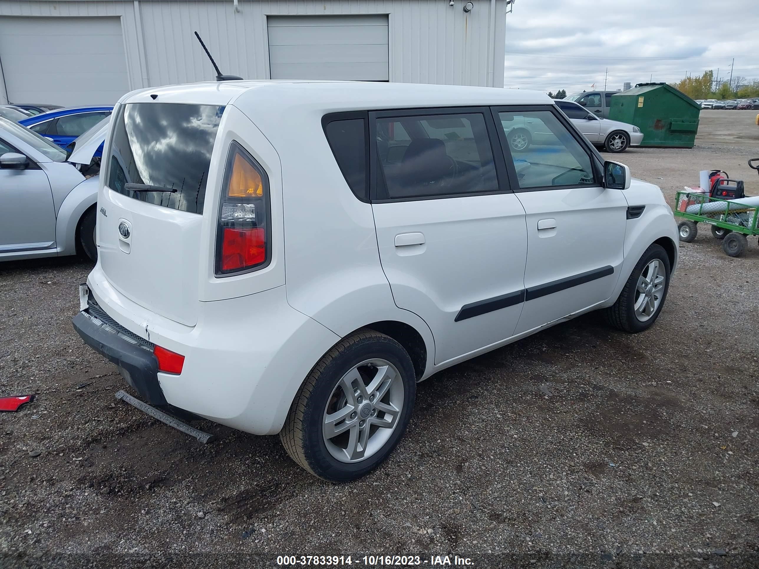 Photo 3 VIN: KNDJT2A26A7701707 - KIA SOUL 