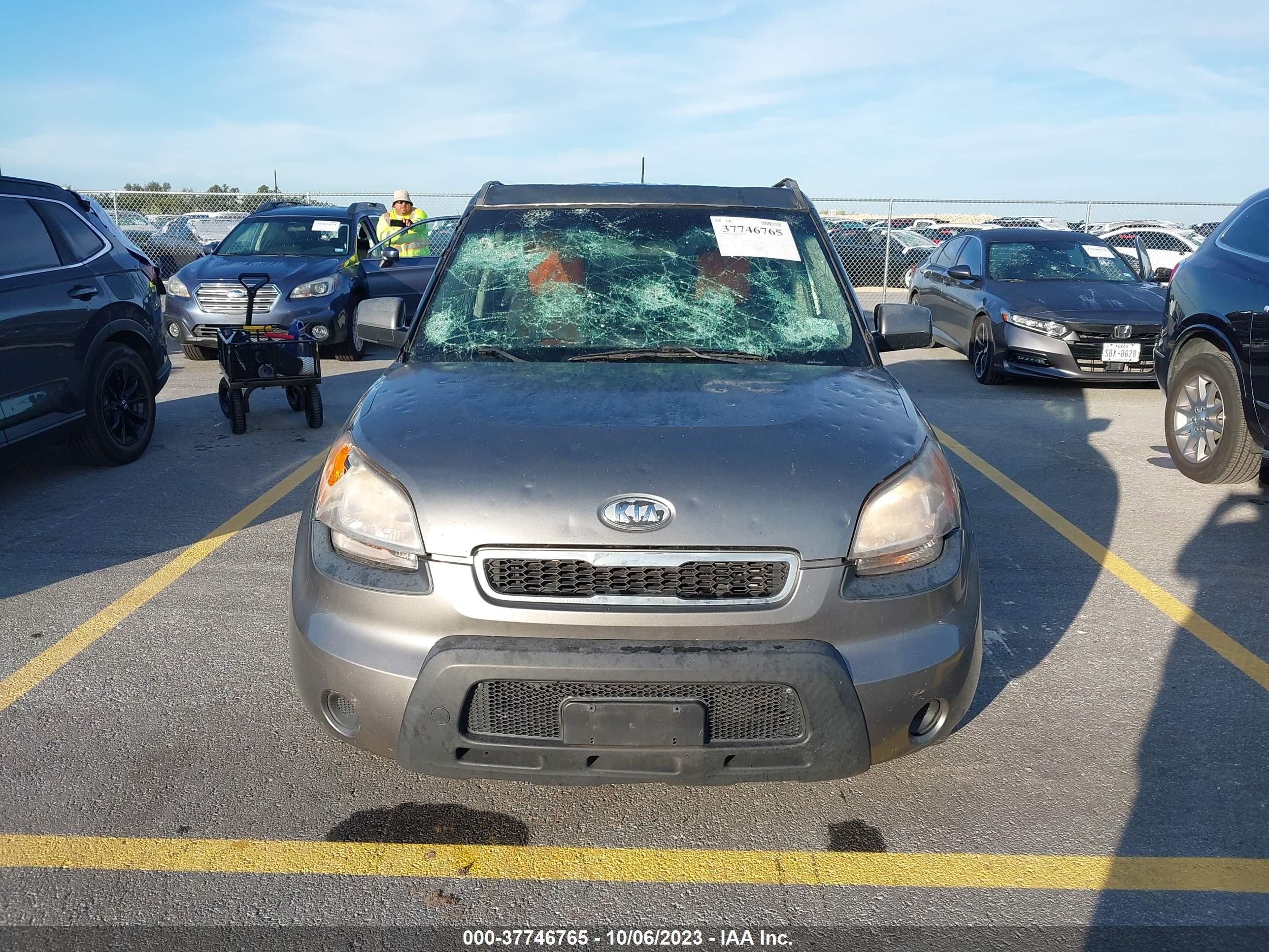 Photo 11 VIN: KNDJT2A26B7229235 - KIA SOUL 