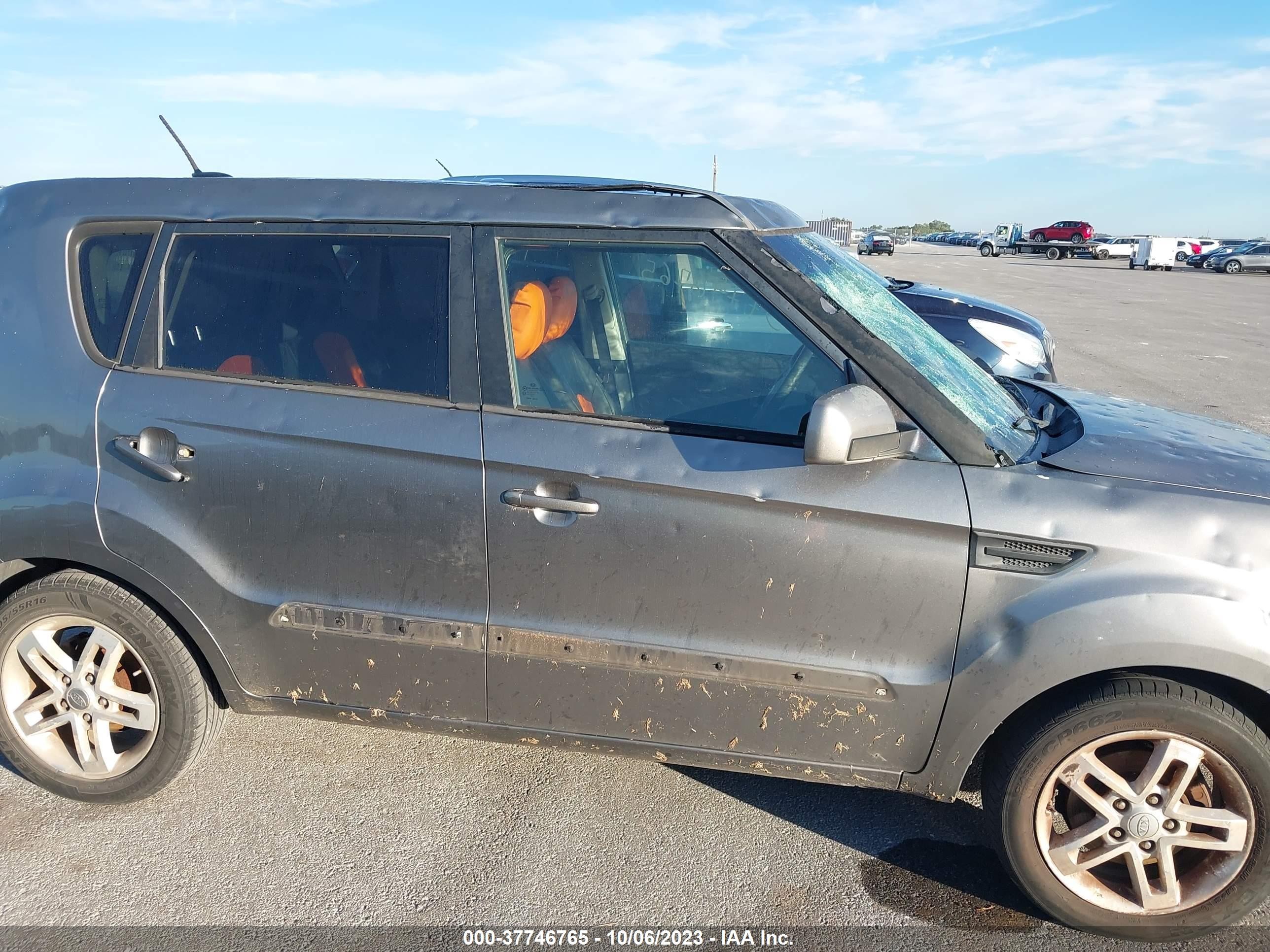 Photo 12 VIN: KNDJT2A26B7229235 - KIA SOUL 