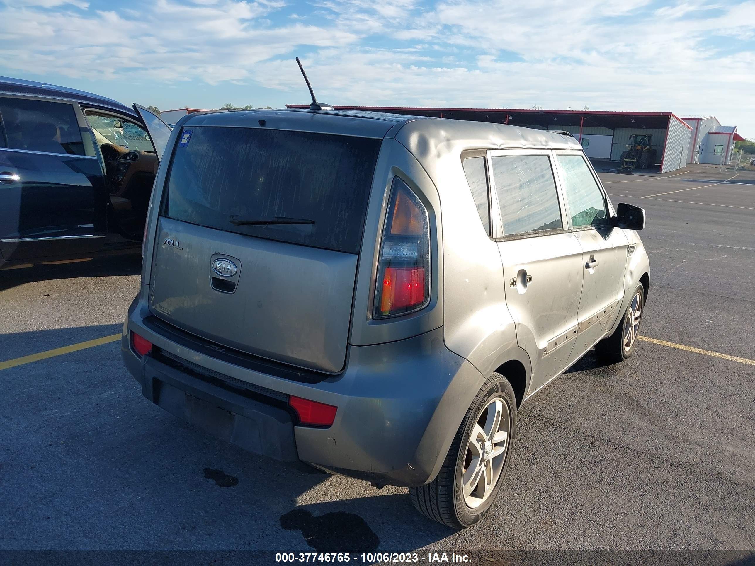 Photo 3 VIN: KNDJT2A26B7229235 - KIA SOUL 