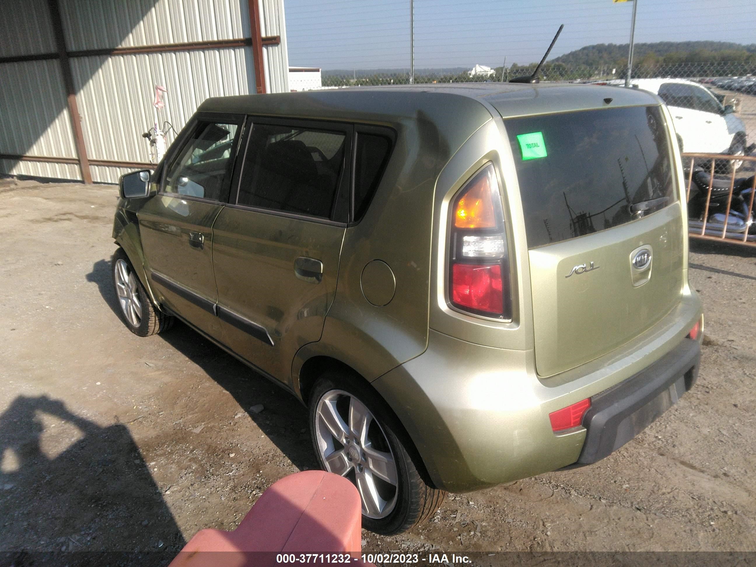 Photo 2 VIN: KNDJT2A27A7069932 - KIA SOUL 