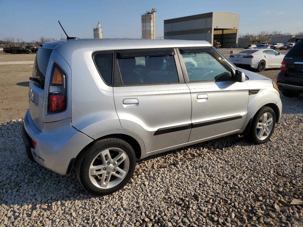 Photo 2 VIN: KNDJT2A27A7701747 - KIA SOUL 