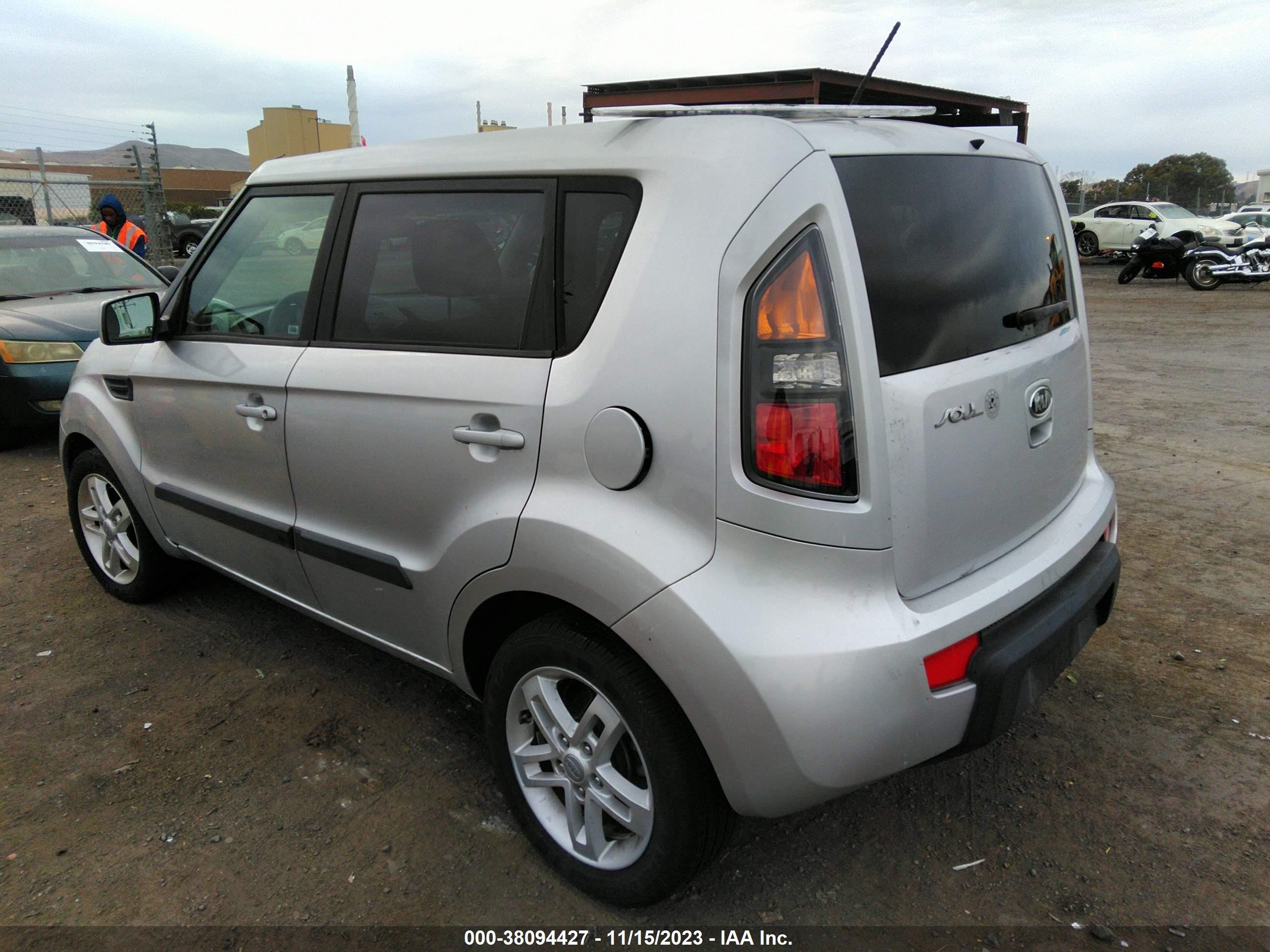 Photo 2 VIN: KNDJT2A27B7715410 - KIA SOUL 