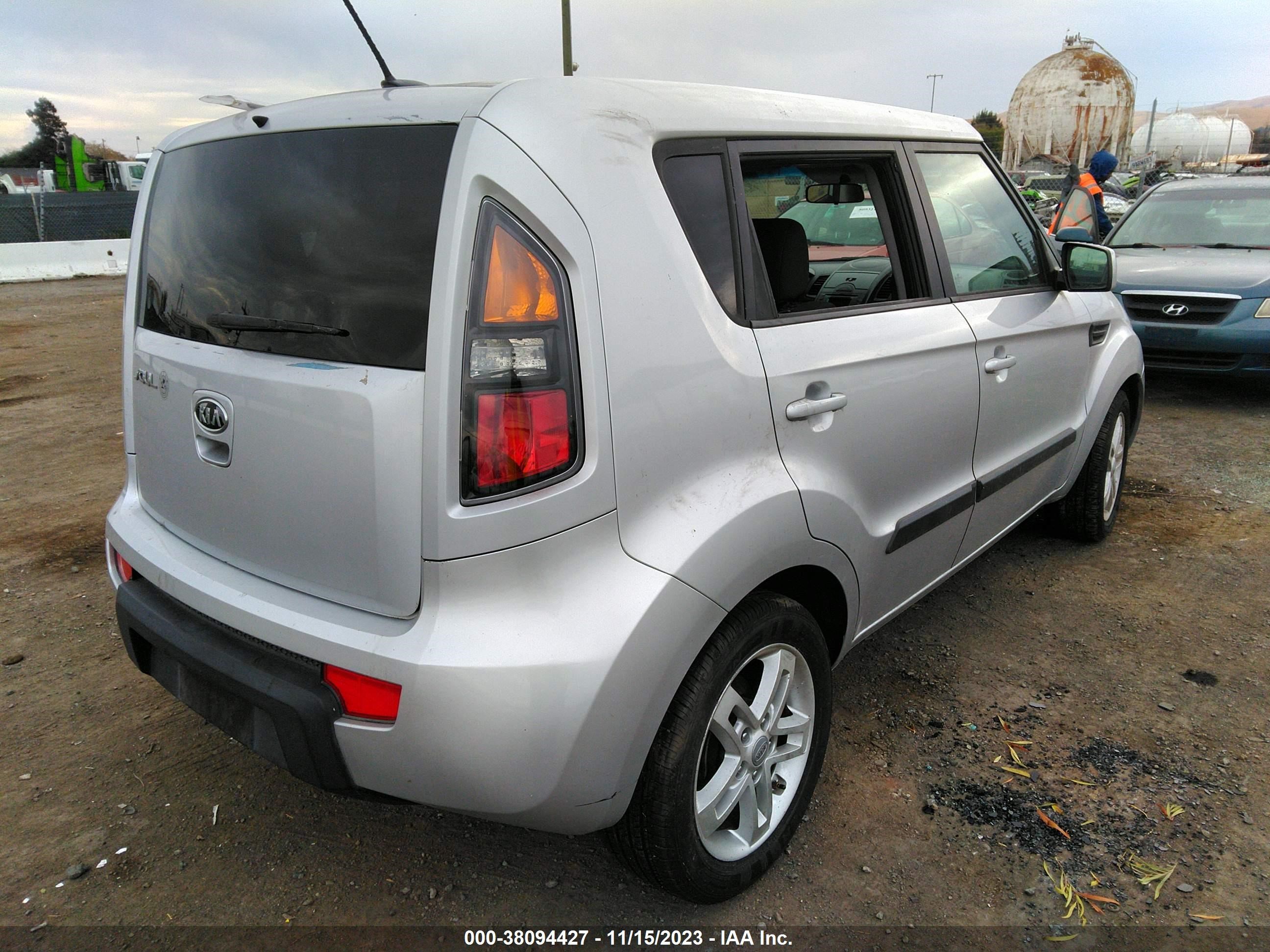 Photo 3 VIN: KNDJT2A27B7715410 - KIA SOUL 